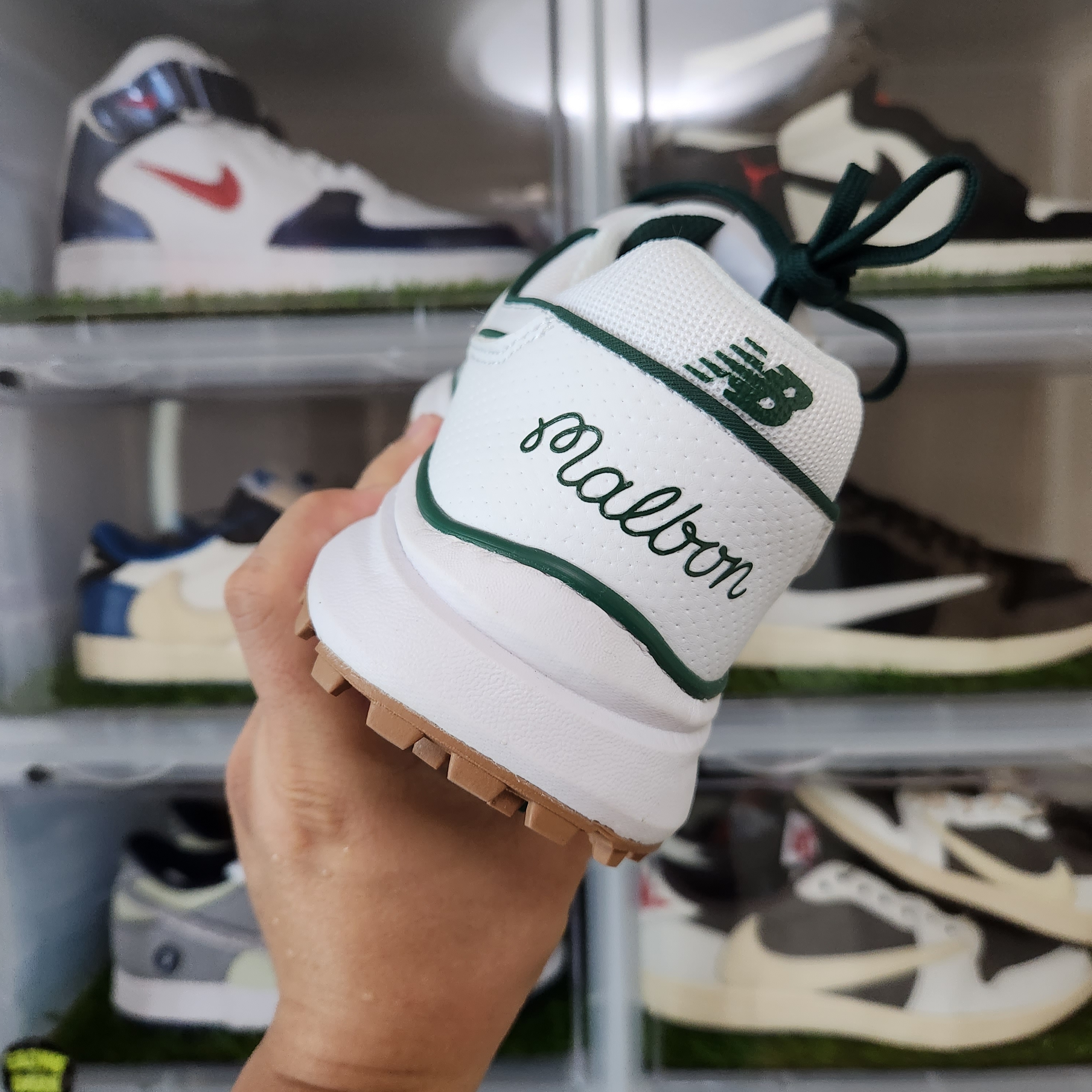New Balance x Malbon 997 Golf White Green 착용 스타일 - 5