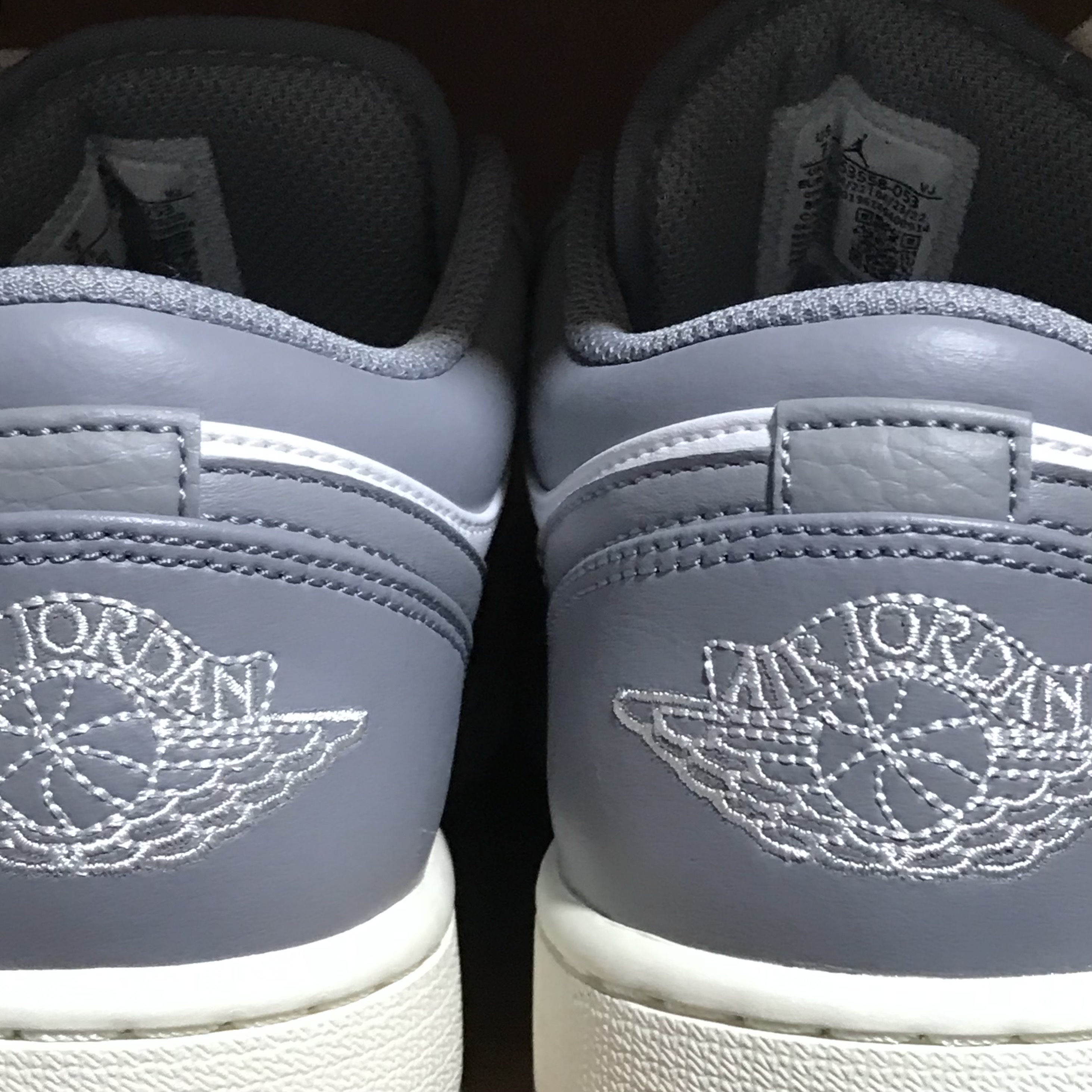 Jordan 1 Low Stealth and White 착용 스타일 - 3