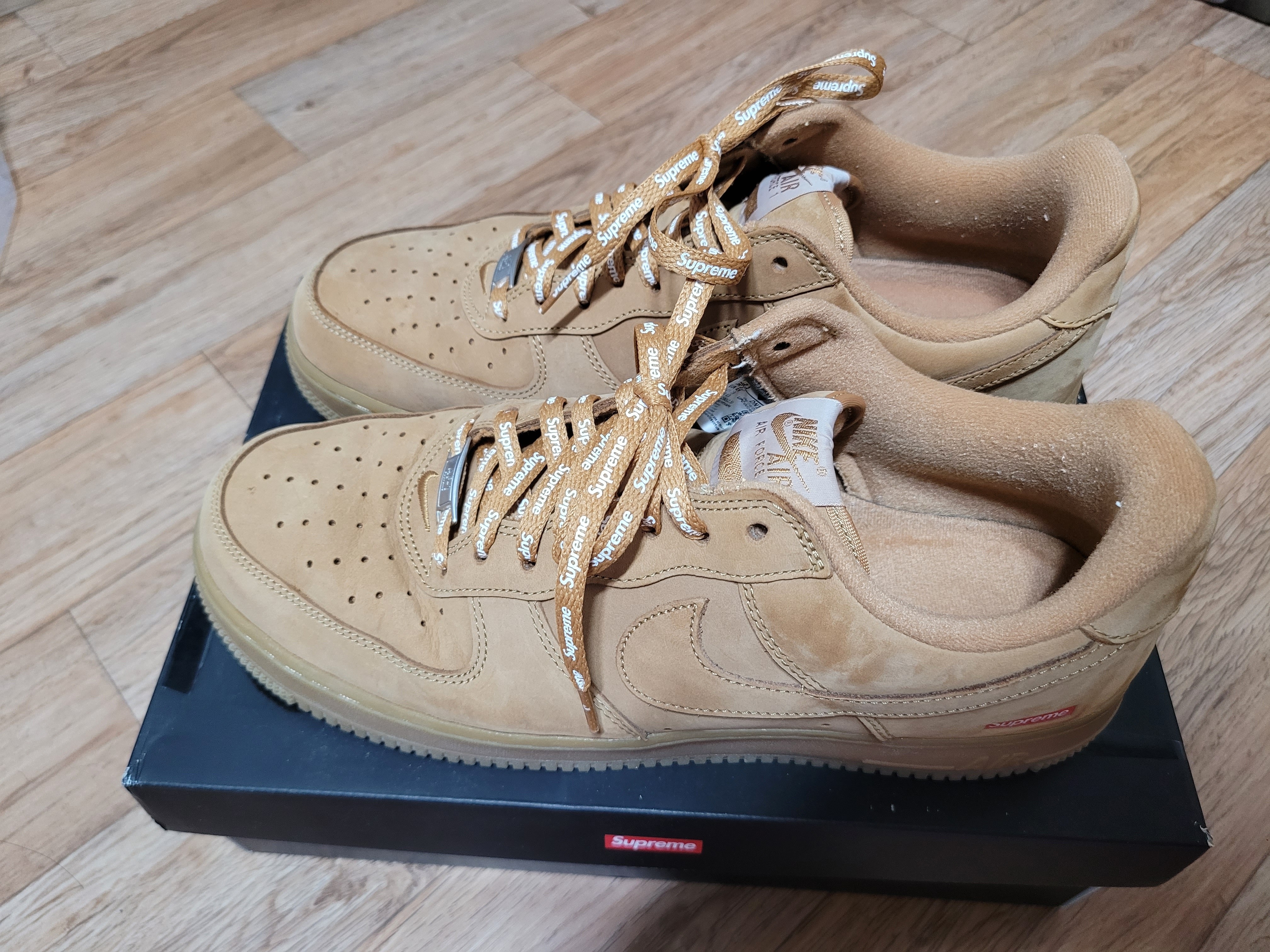 Nike x Supreme Air Force 1 Low Flax 착용 스타일