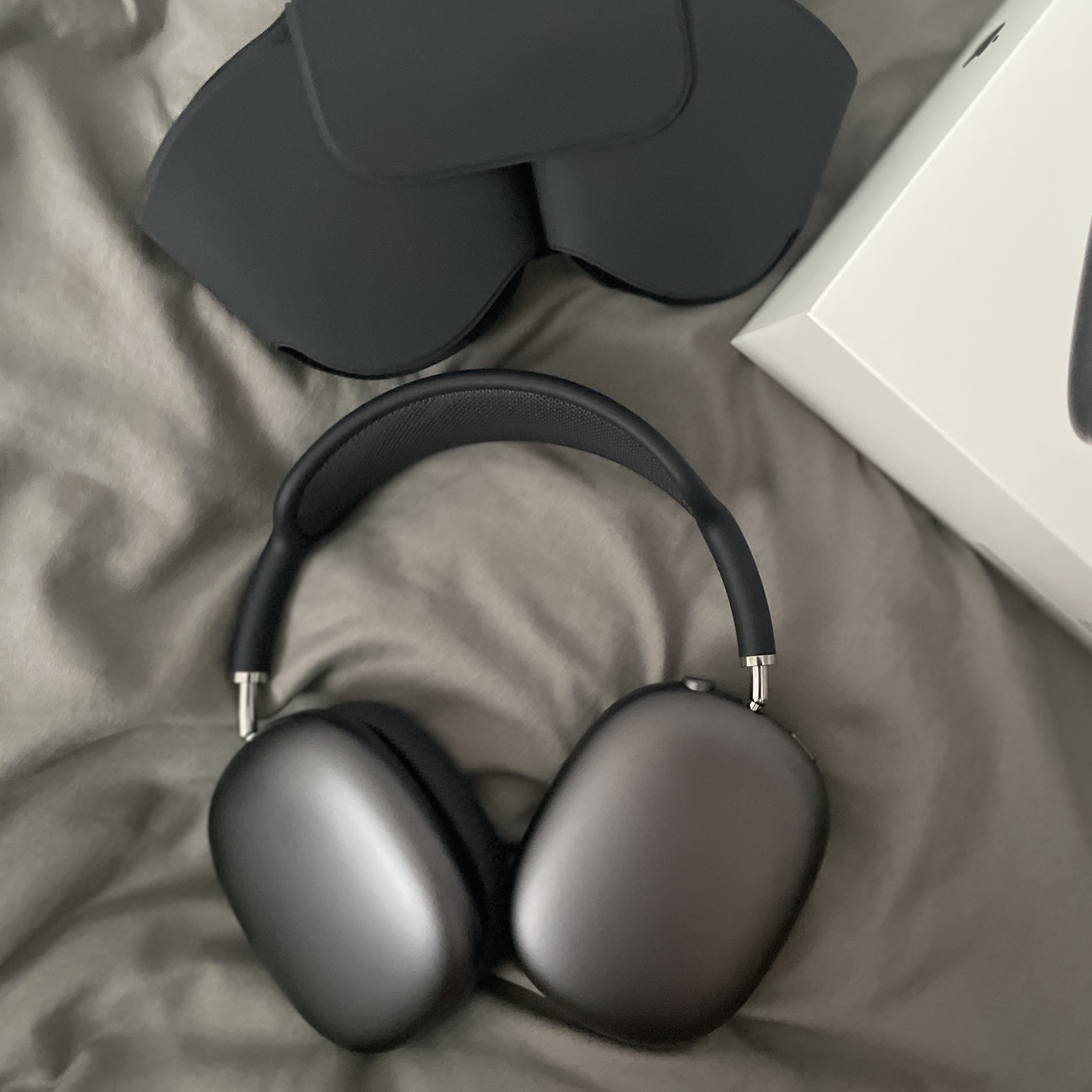 Apple AirPods Max Lightning Space Gray (Korean Ver.) 착용 스타일 - 2