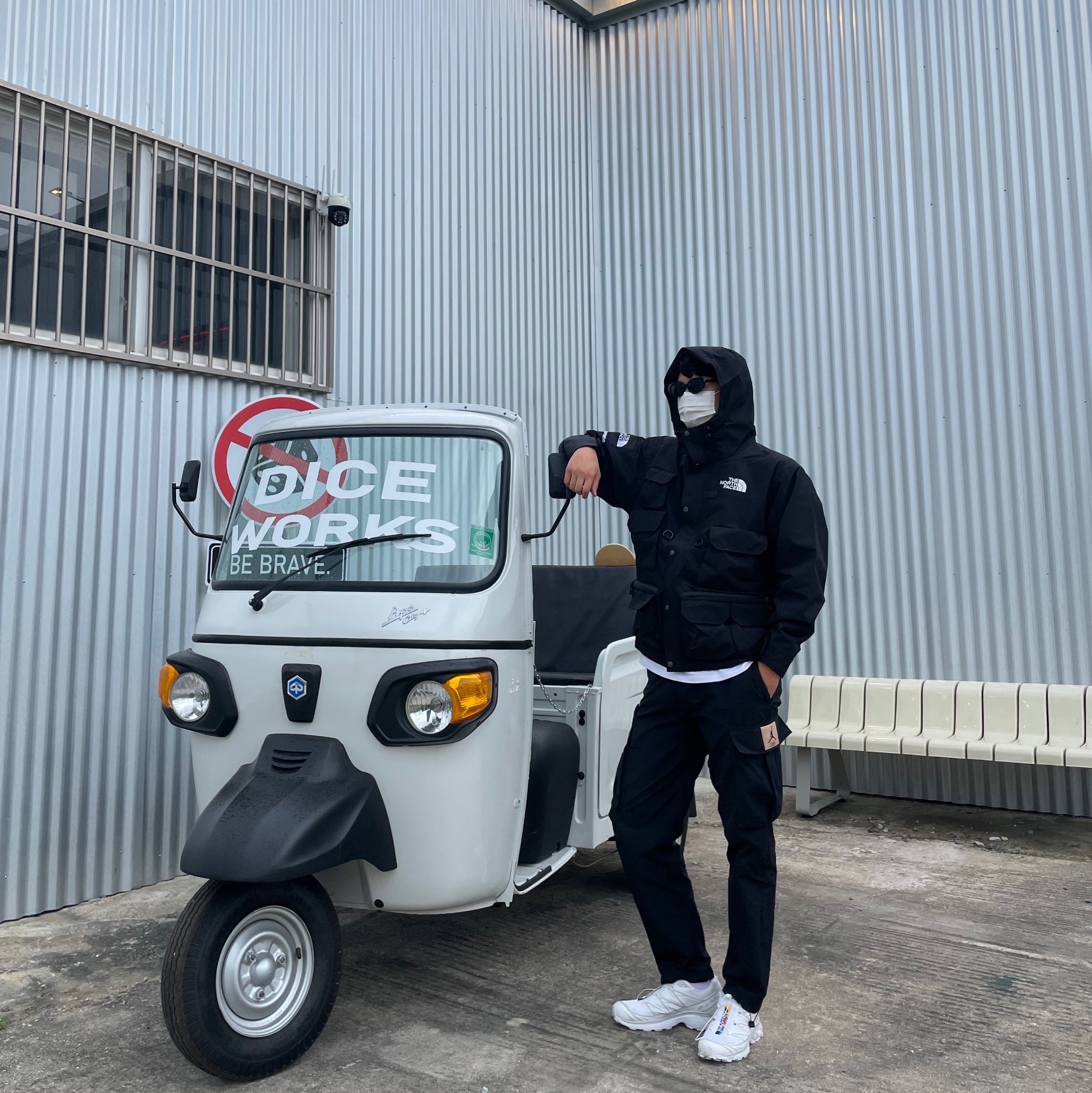 Salomon XT-6 ADV White, Supreme x The North Face Cargo Jacket Black - 20SS 착용 스타일 - 1