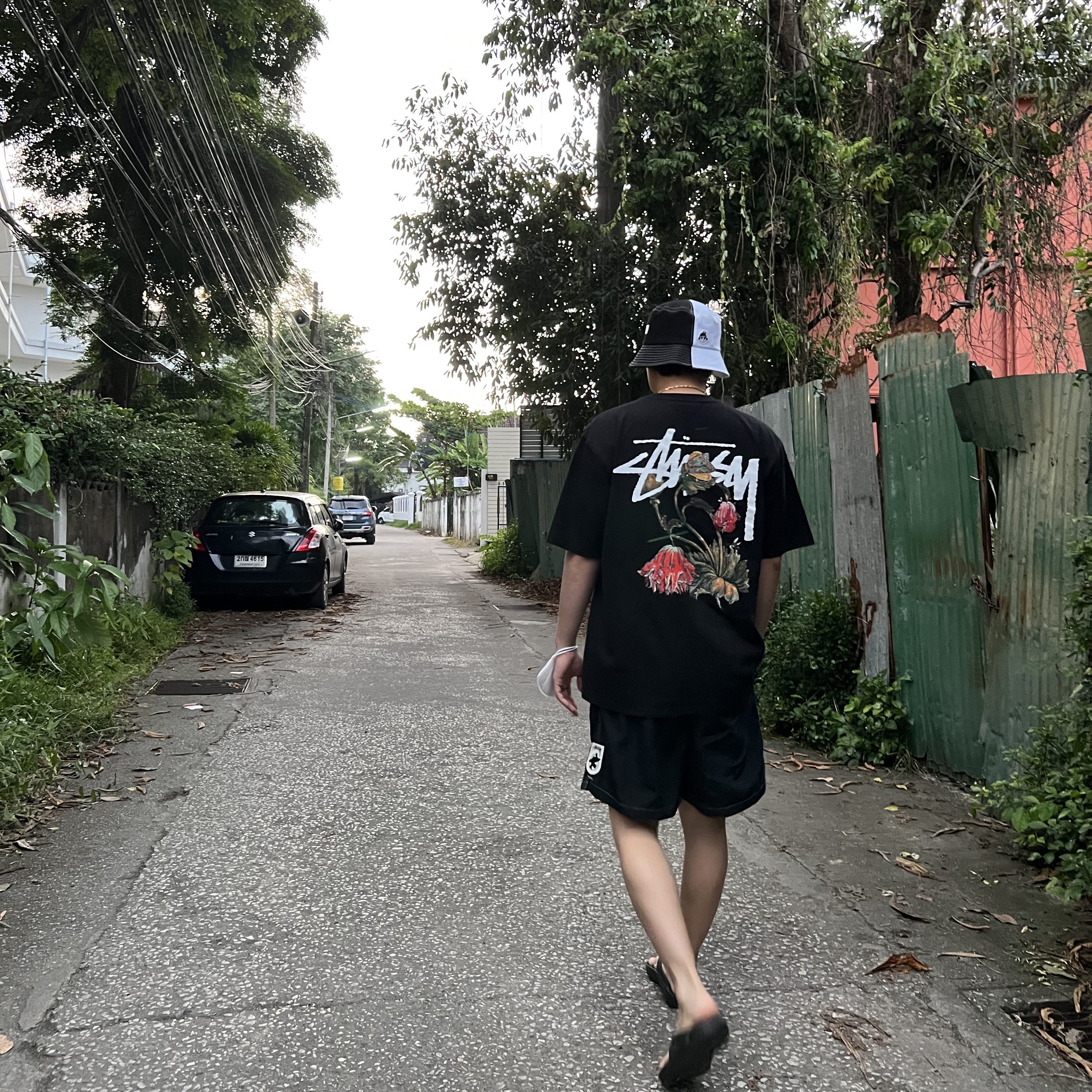 Stussy Withered Flower T-Shirt Black, Stussy Surfman Water Shorts Black 착용 스타일 - 1