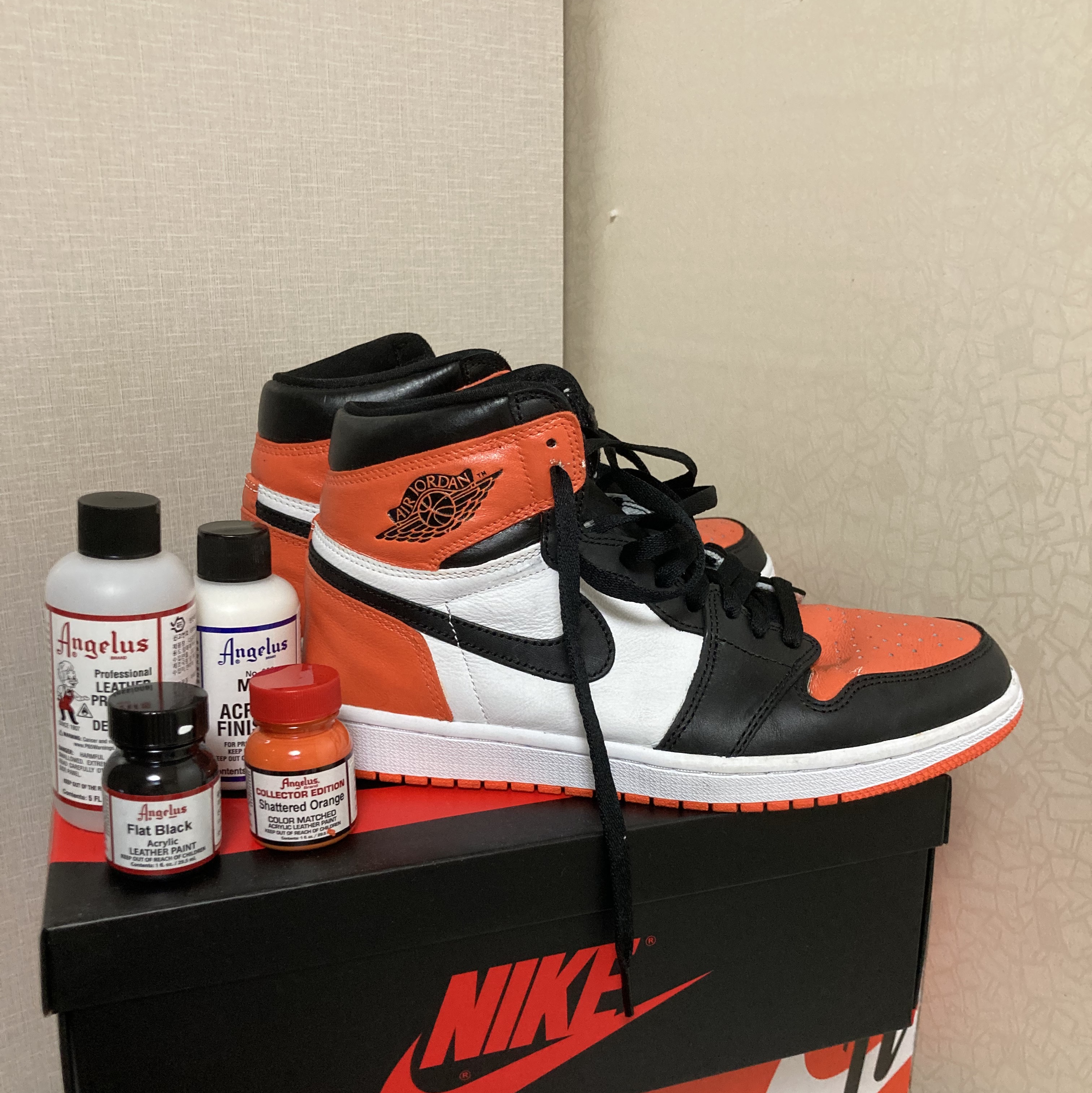 Jordan 1 Retro High OG Electro Orange 착용 스타일