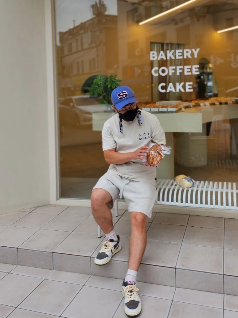 Stussy Chenille S Low Pro Cap Blue, IAB Studio Pigment T-Shirt Oatmeal 착용 스타일 - 2
