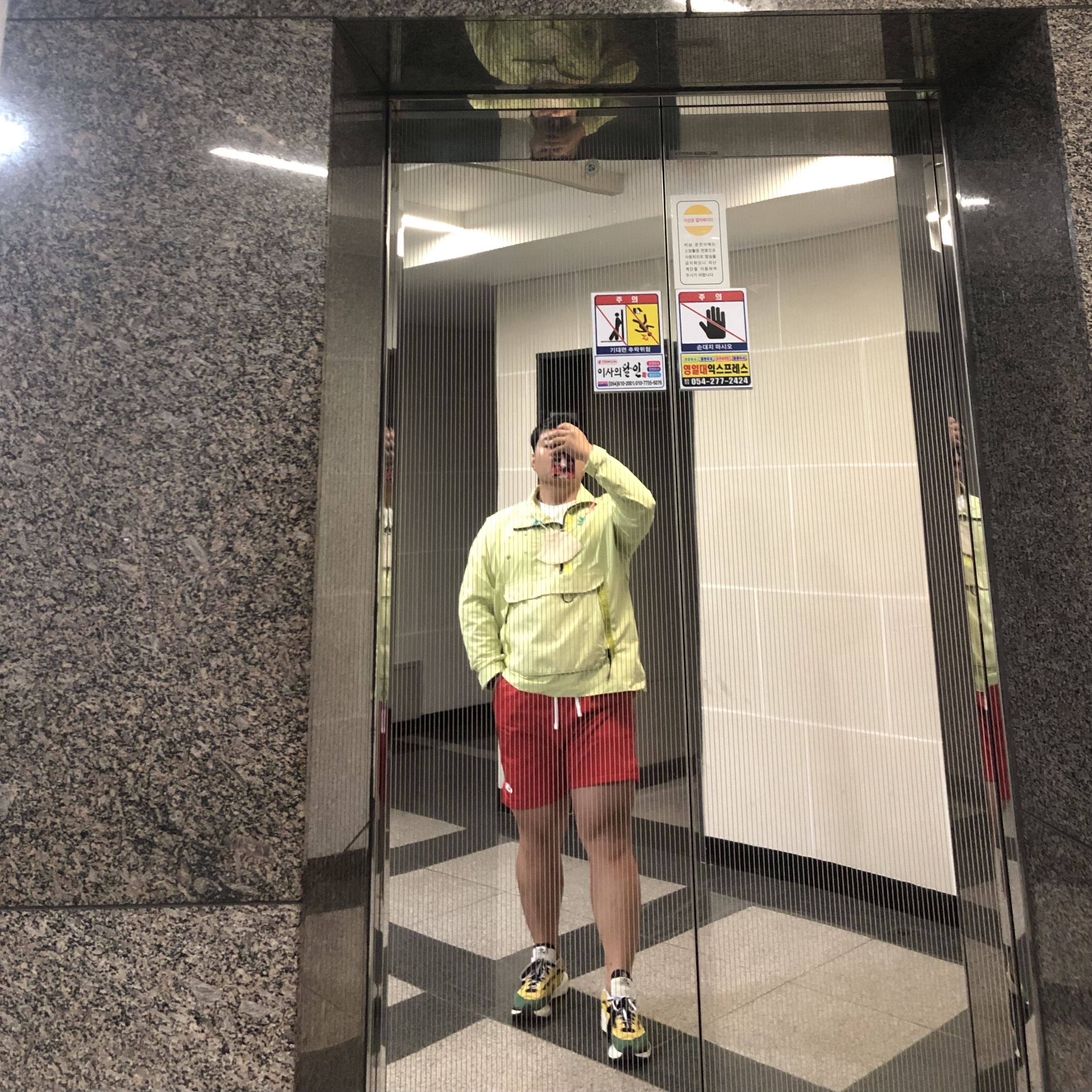 Nike x Sacai VaporWaffle Tour Yellow & Gorge Green Sail 착용 스타일
