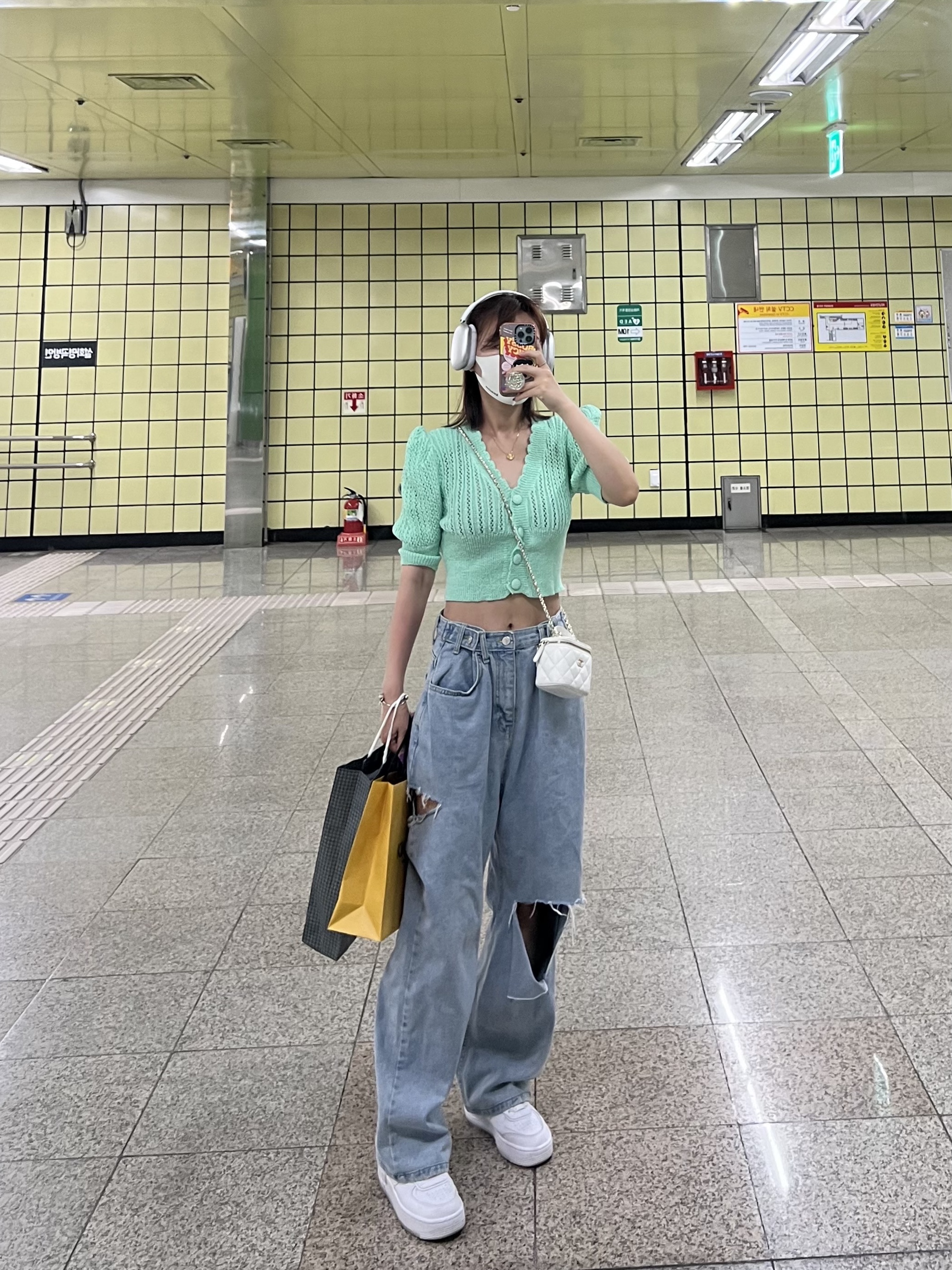 Apple AirPods Max Lightning Silver (Korean Ver.), (W) Nike Air Force 1 Shadow Triple White 착용 스타일