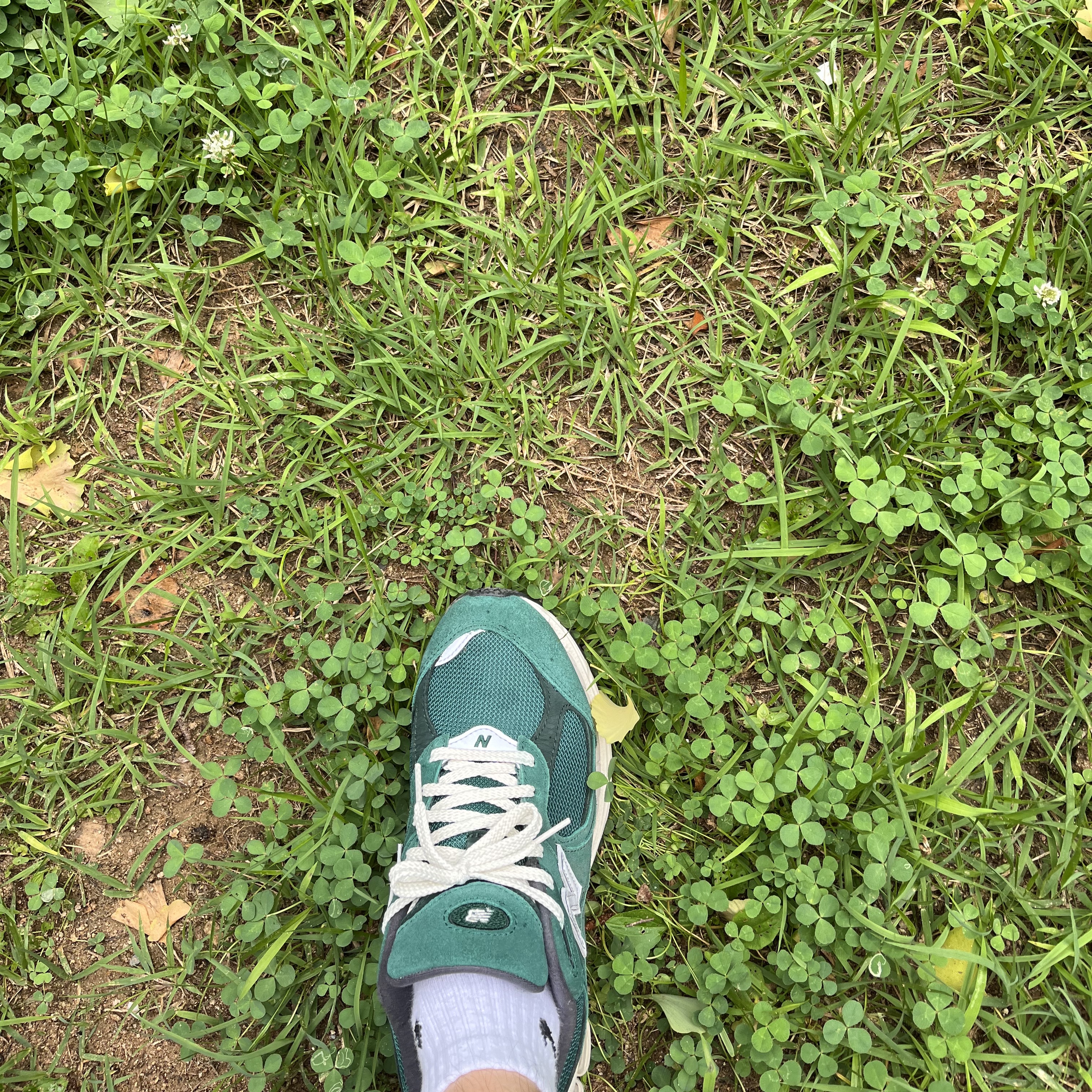New Balance 2002R Nightwatch Green 착용 스타일