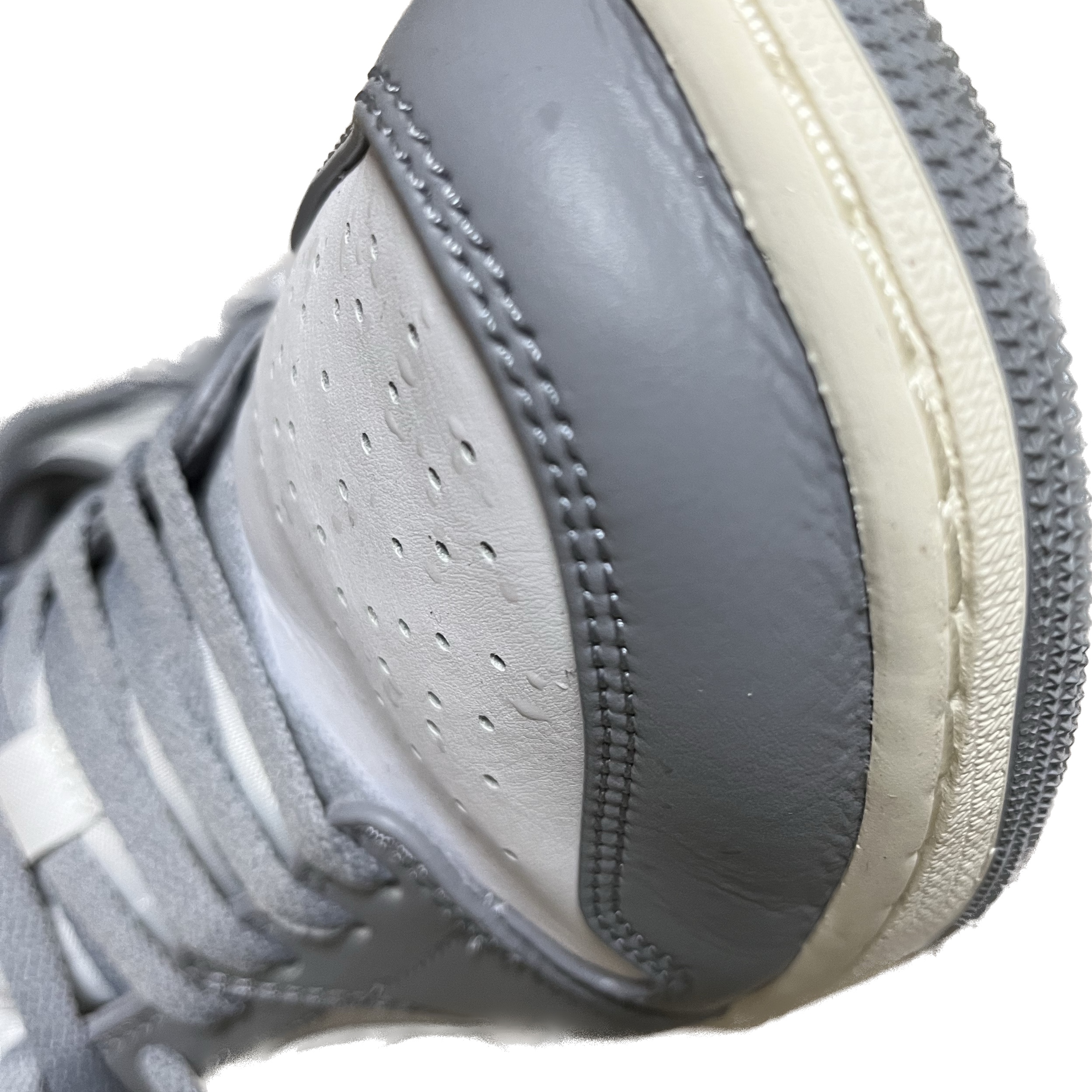 Jordan 1 Low Stealth and White 착용 스타일 - 1