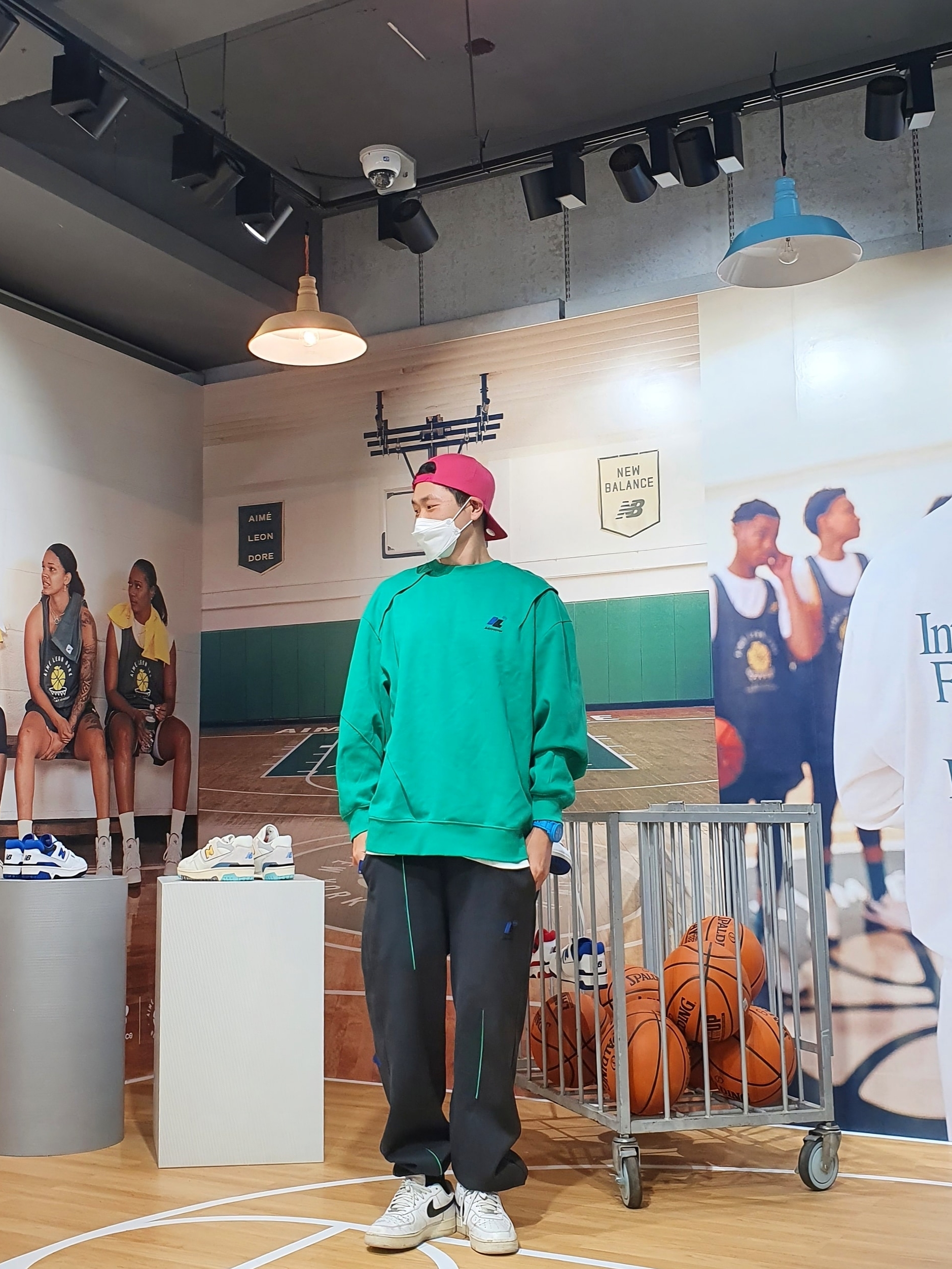 Nike Air Force 1 '07 White Black, Zara x Ader Error Oversize Sweatshirt Green 착용 스타일