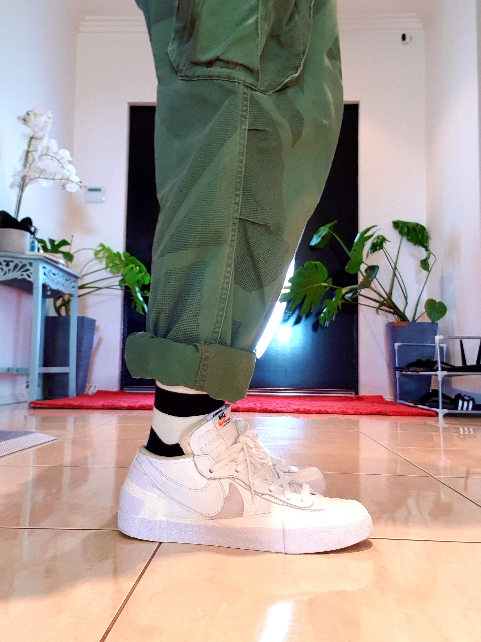 Stussy Bent Crown Sweater Black, Nike x Sacai Blazer Low White Patent Leather 착용 스타일 - 3