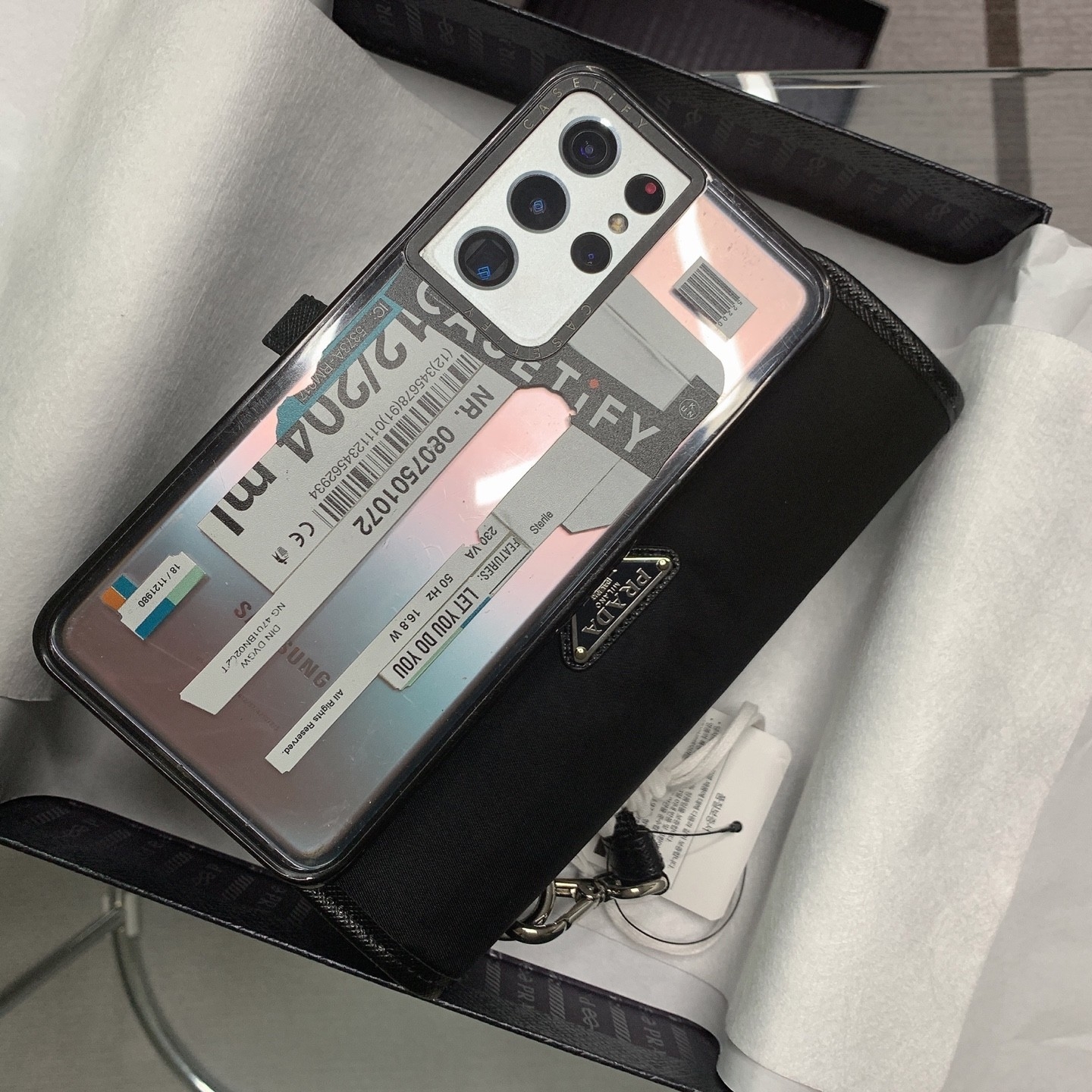 Prada Re-Nylon and Saffiano Leather Smartphone Case Black 착용 스타일 - 2