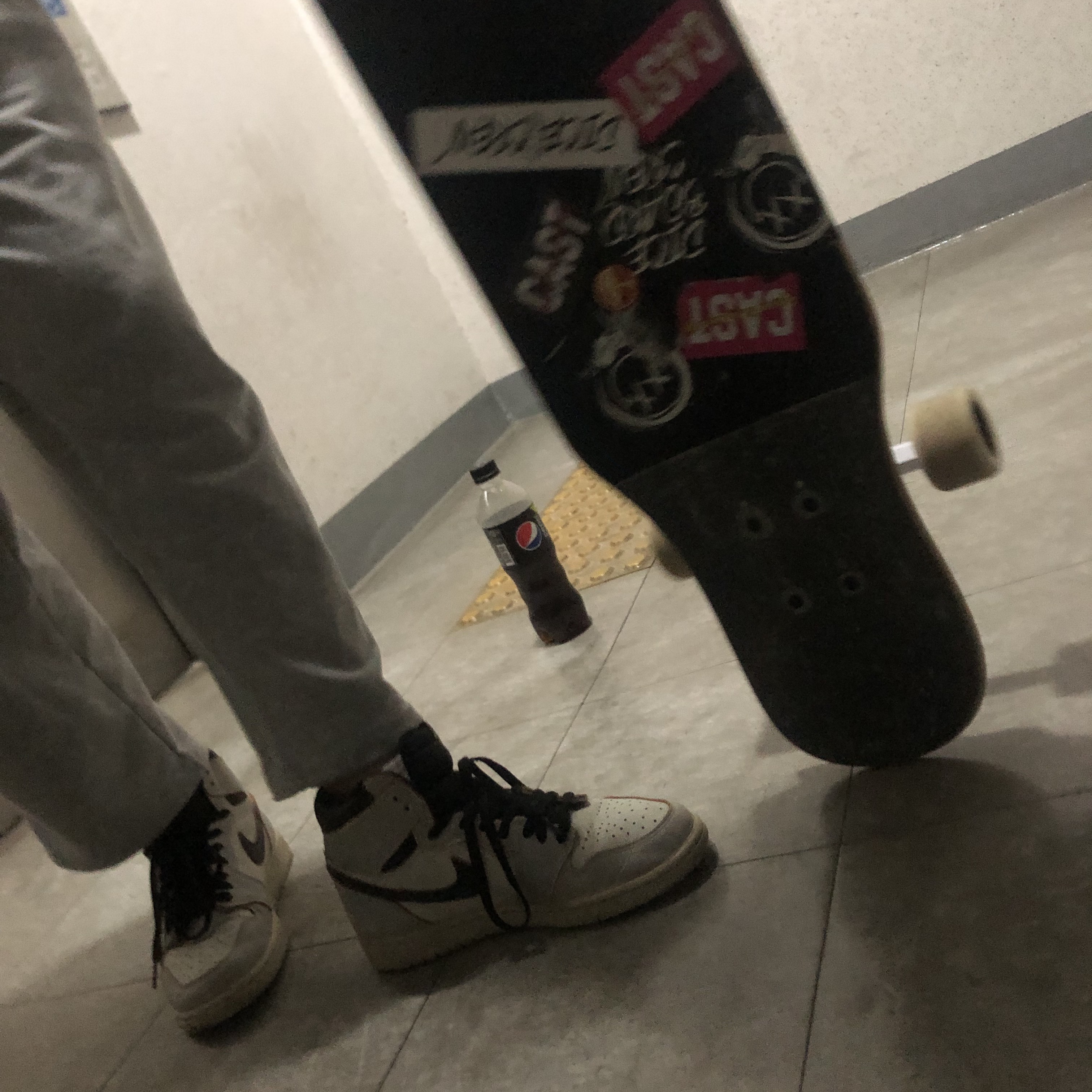 Jordan 1 Retro High OG Defiant SB NYC to Paris 착용 스타일 - 1