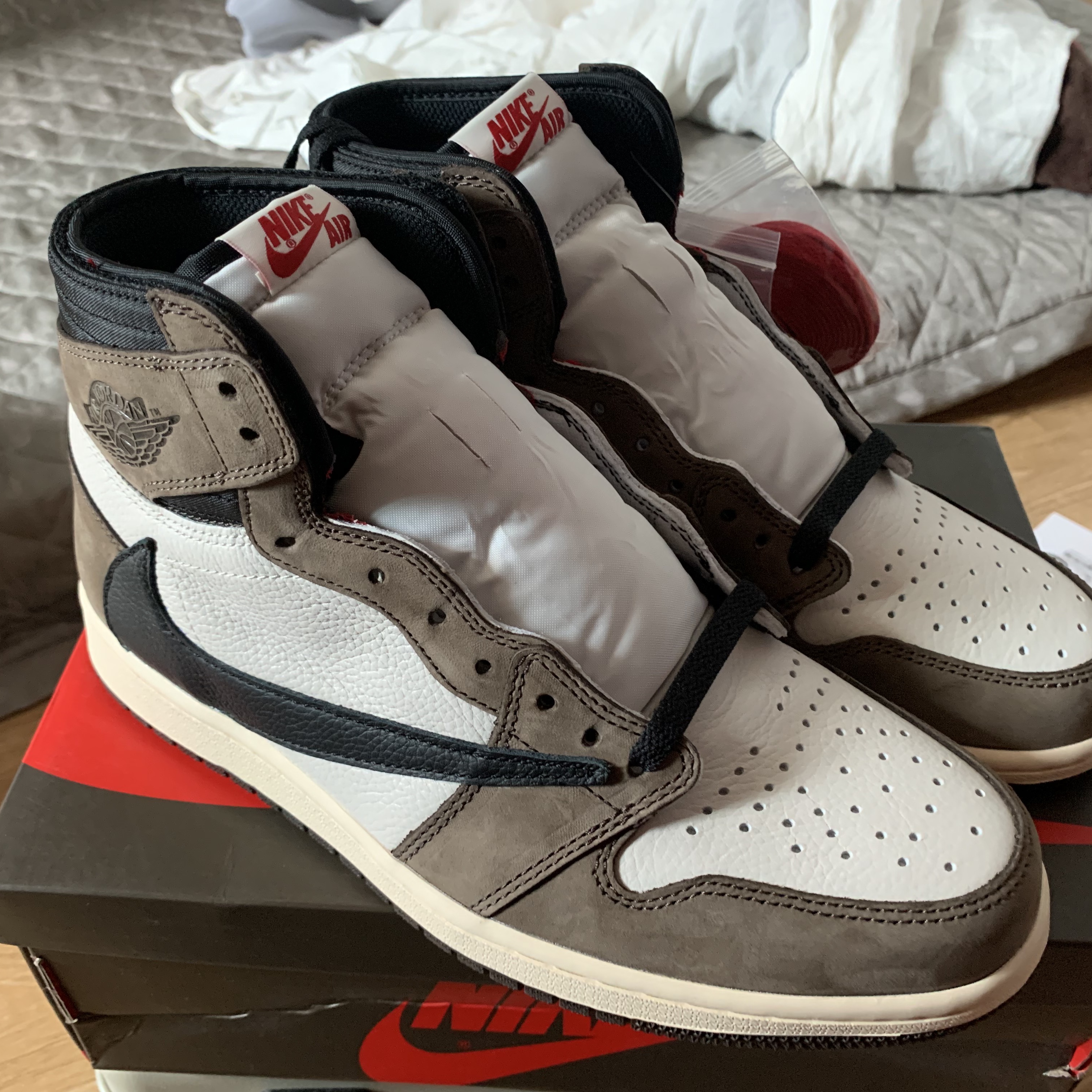 Jordan 1 x Travis Scott Retro High OG SP Mocha 착용 스타일