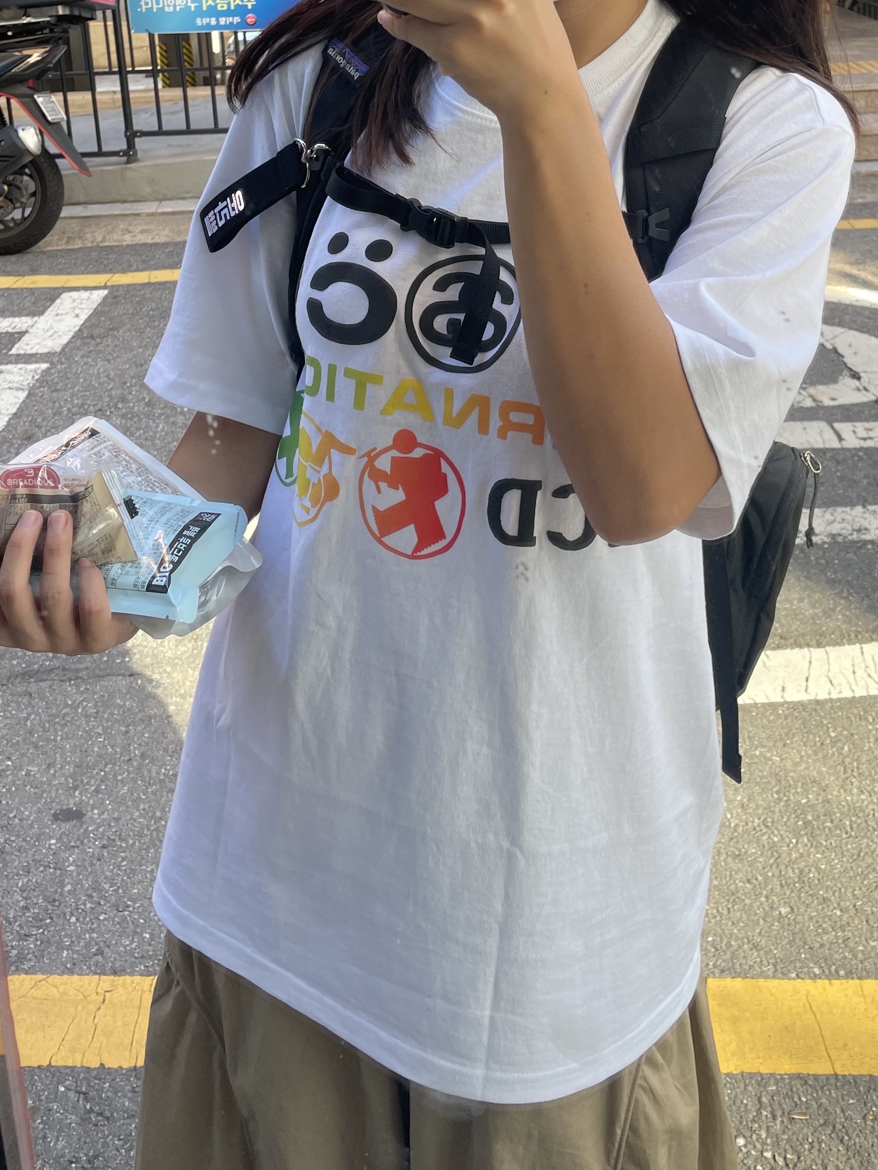 Stussy x Cactus Plant Flea Market International T-Shirt White 착용 스타일 - 1
