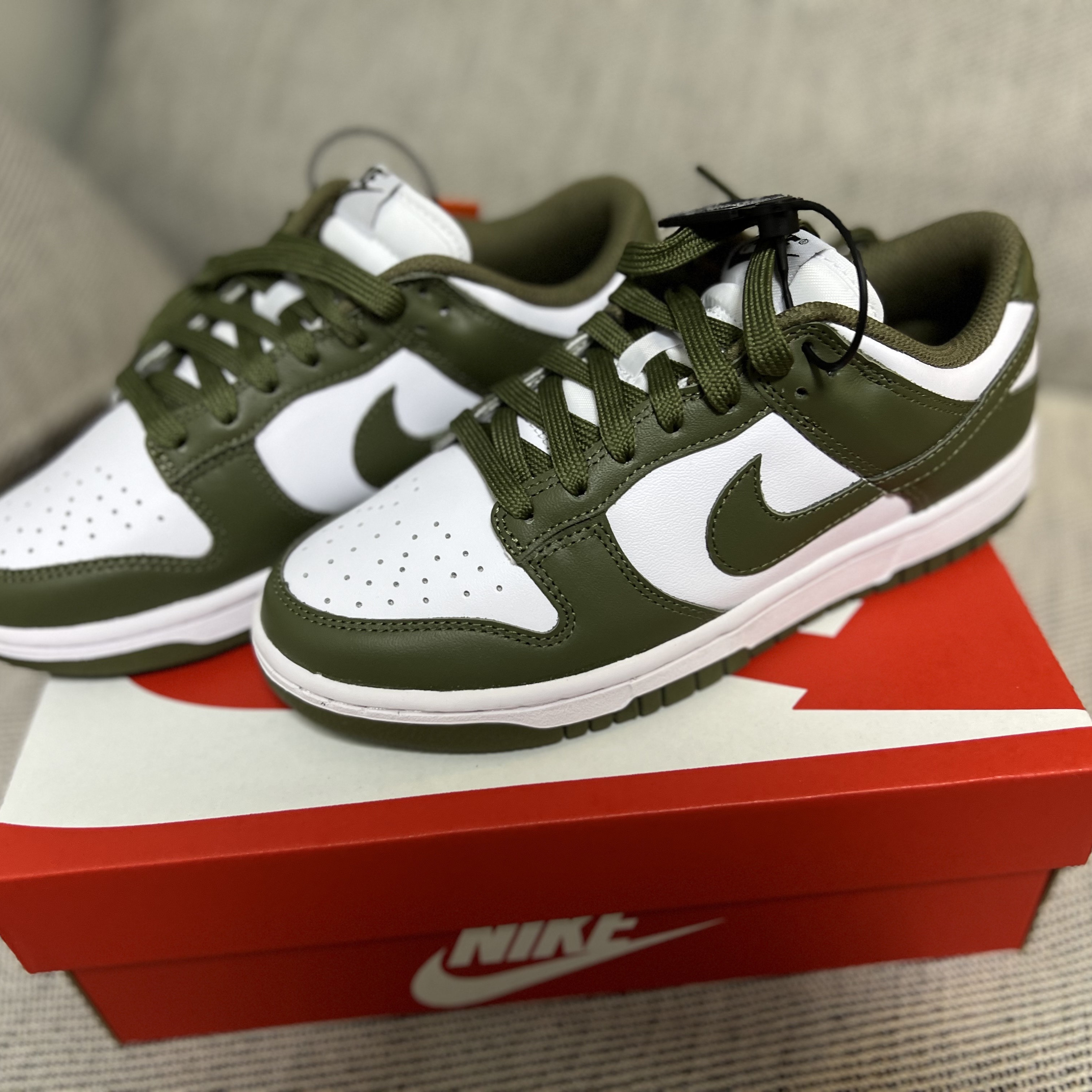(W) Nike Dunk Low Medium Olive 착용 스타일 - 1