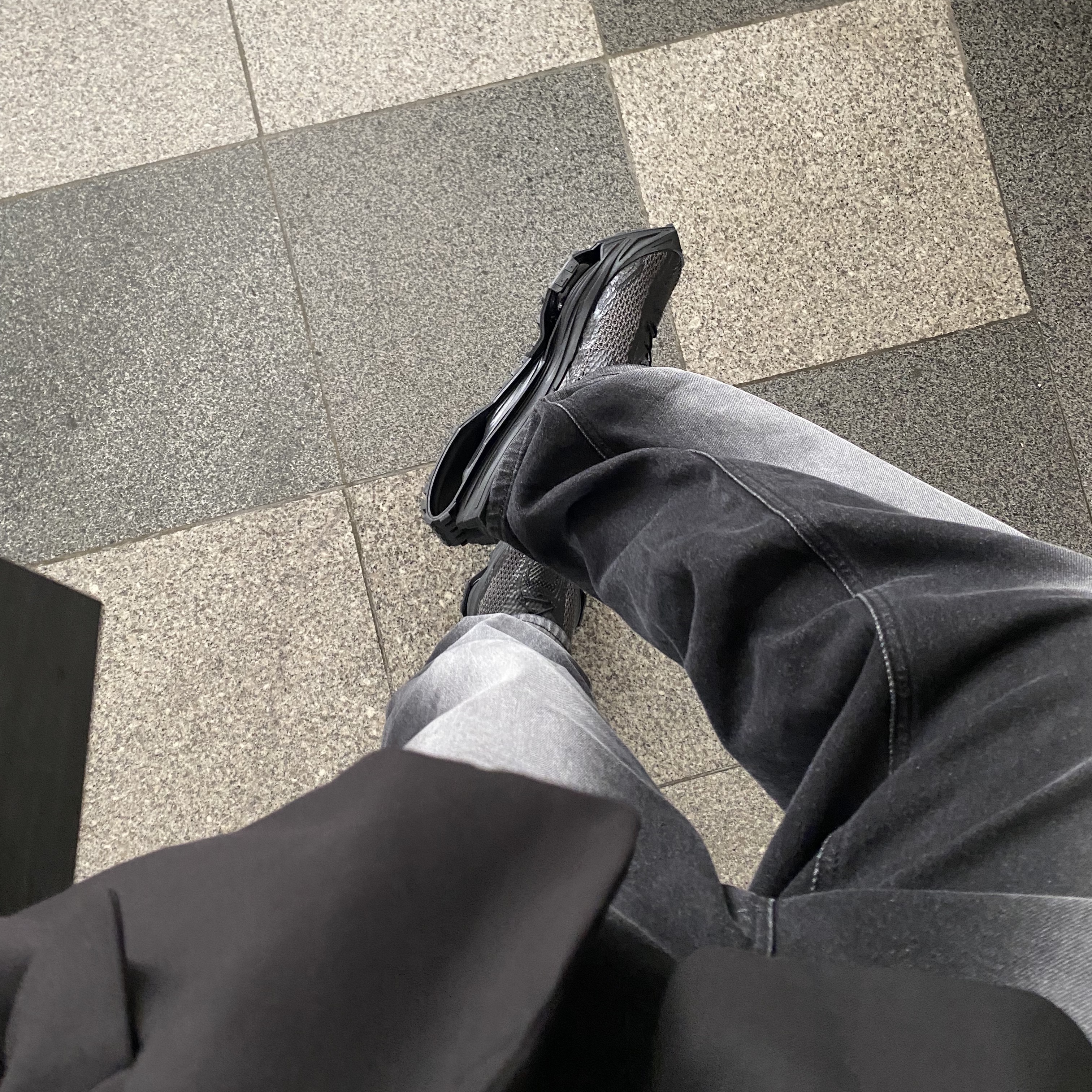 Nike x Matthew M Williams Zoom 004 Triple Black 착용 스타일 - 1