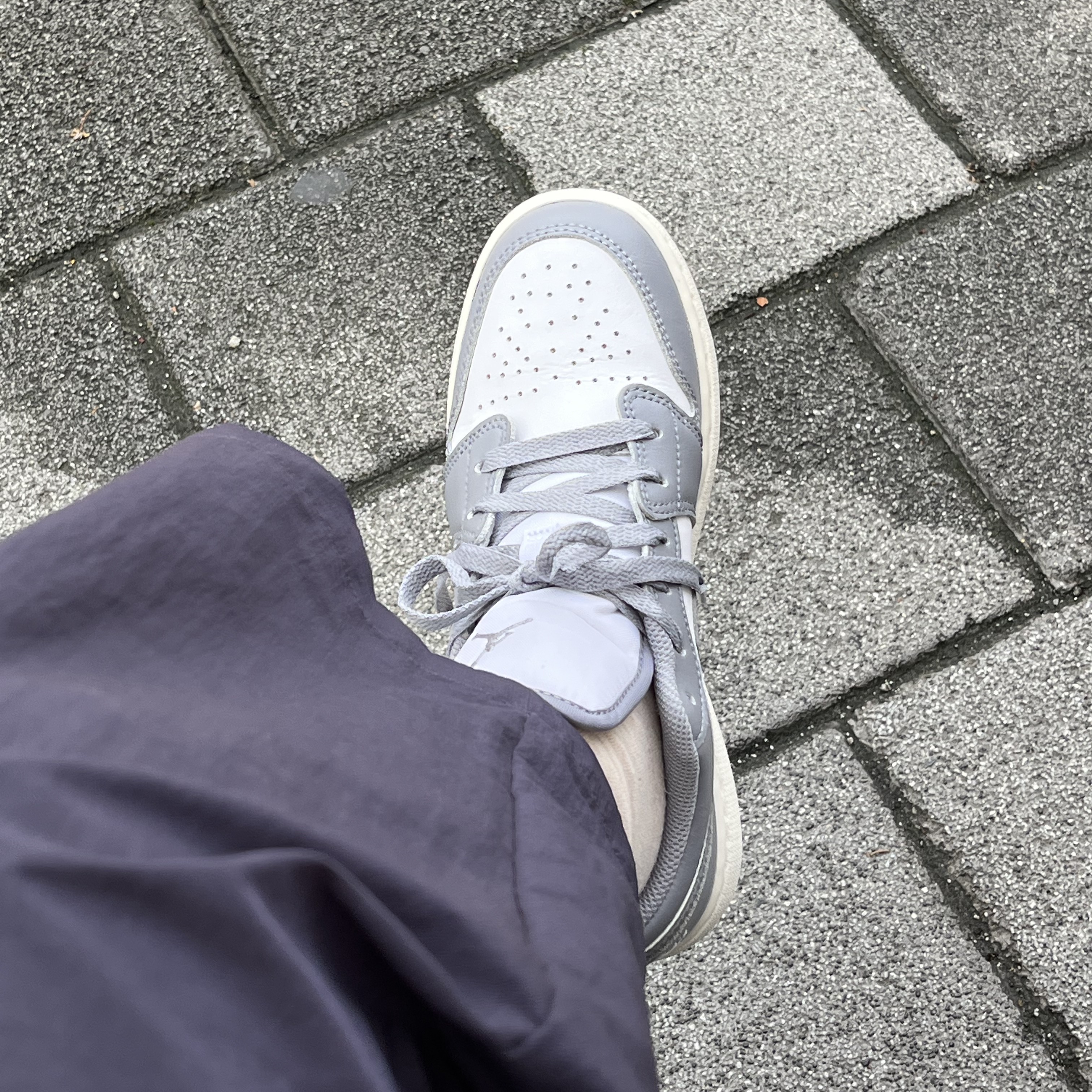(GS) Jordan 1 Low Stealth and White 착용 스타일