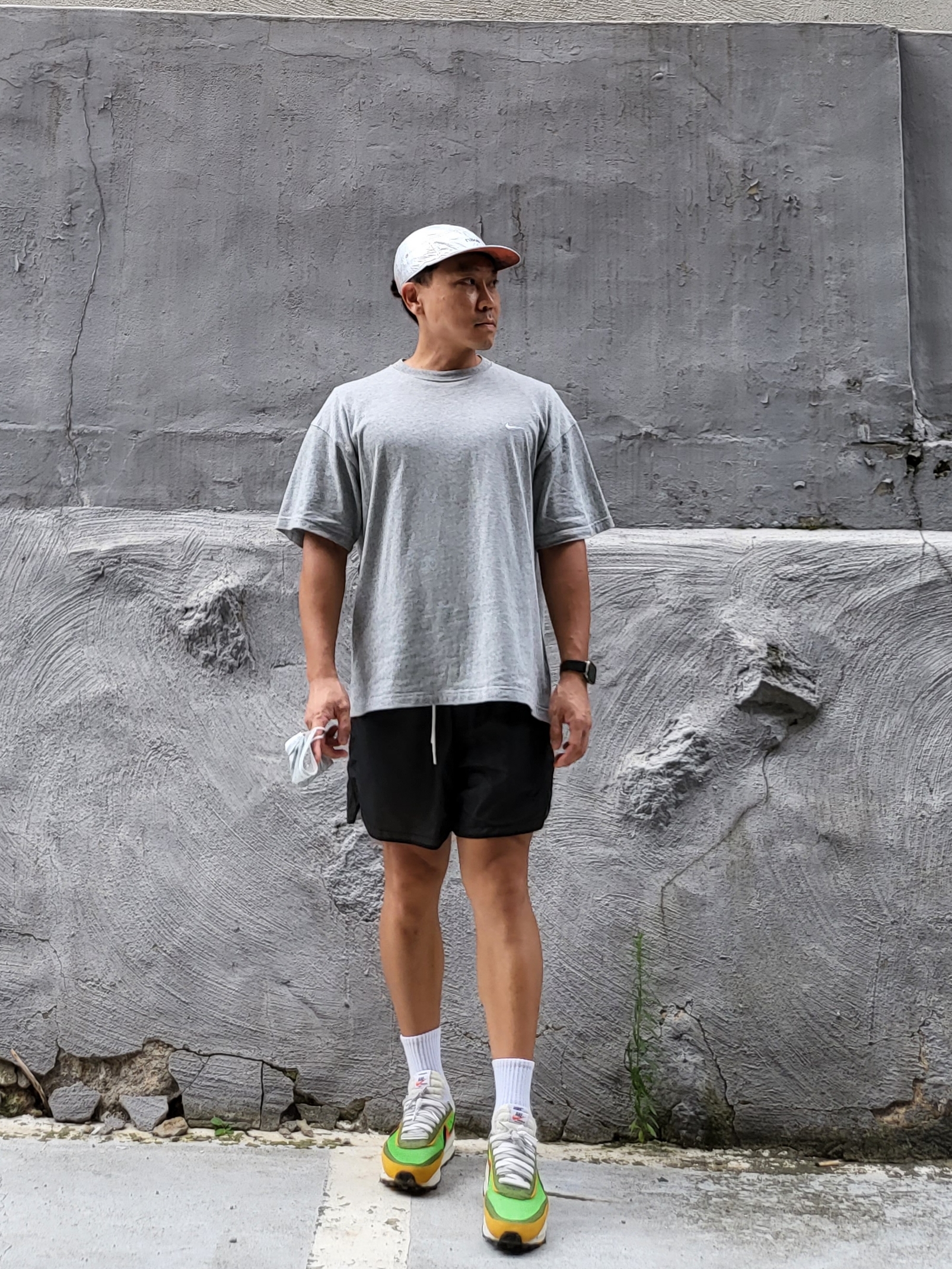 Nike NRG Solo Swoosh T-Shirt Dark Grey Heather - Asia, Nike x Sacai LDWaffle Green Multi 착용 스타일 - 2