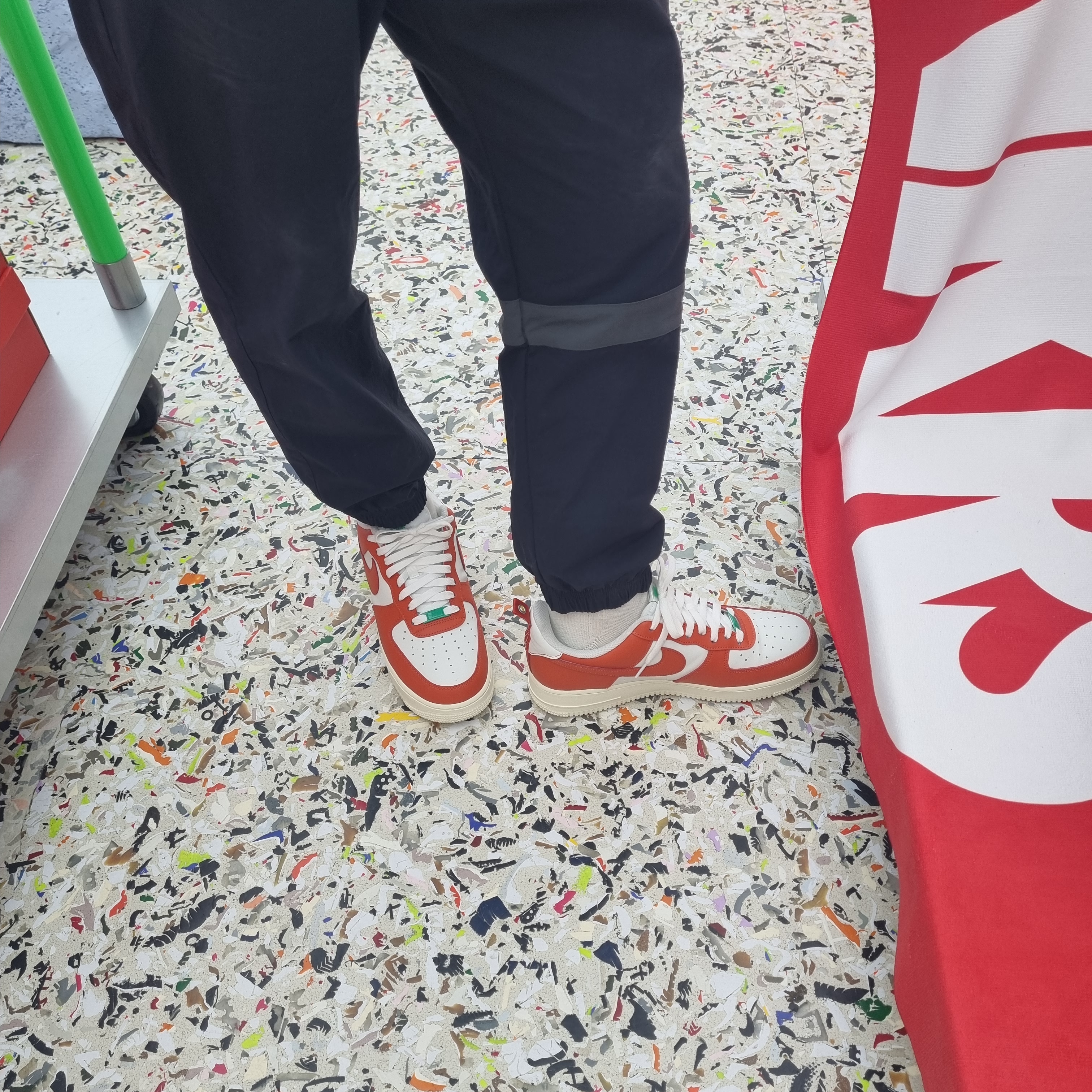 Nike Air Force 1 '07 LV8 Pojangmacha 착용 스타일