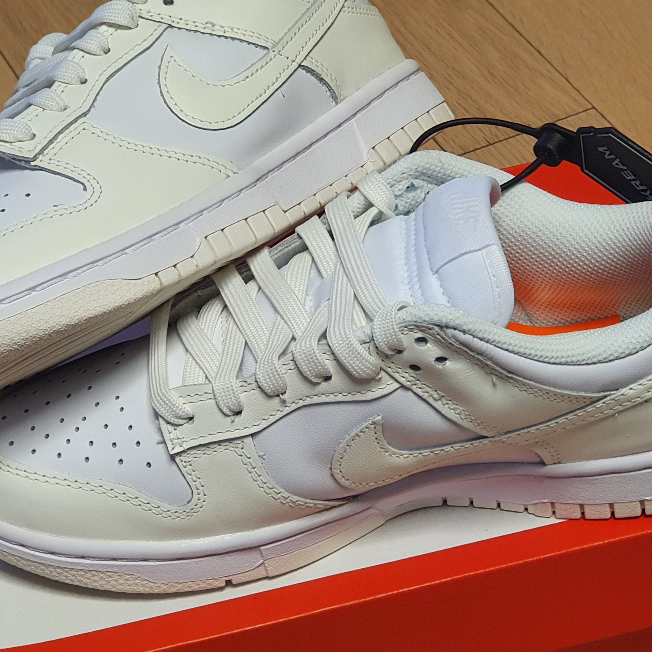 (W) Nike Dunk Low White and Sail 착용 스타일