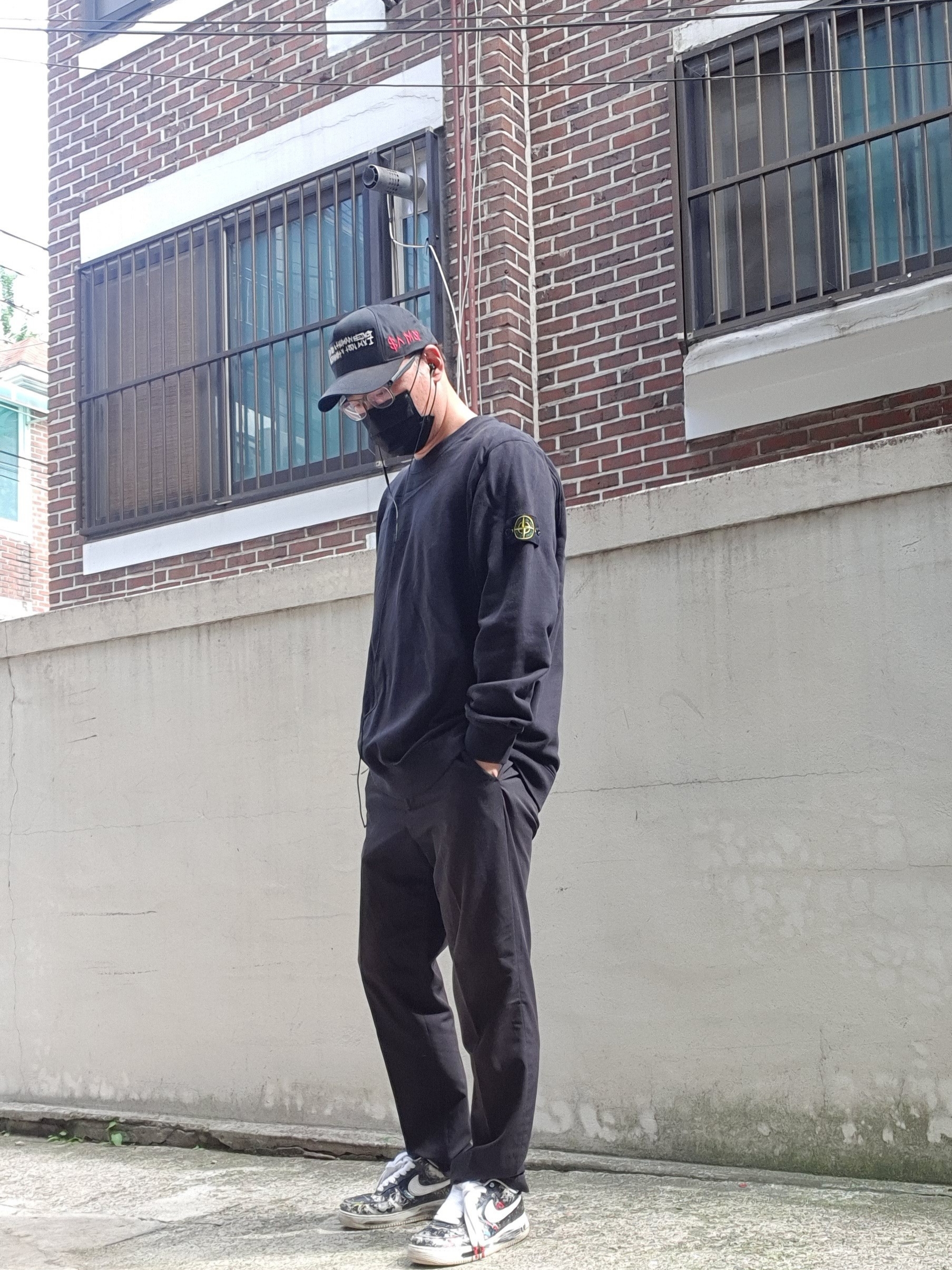 Nike x Peaceminusone Air Force 1 Low Para-Noise, Stone Island 63020 Crewneck Sweatshirt Black - 22FW 착용 스타일 - 2