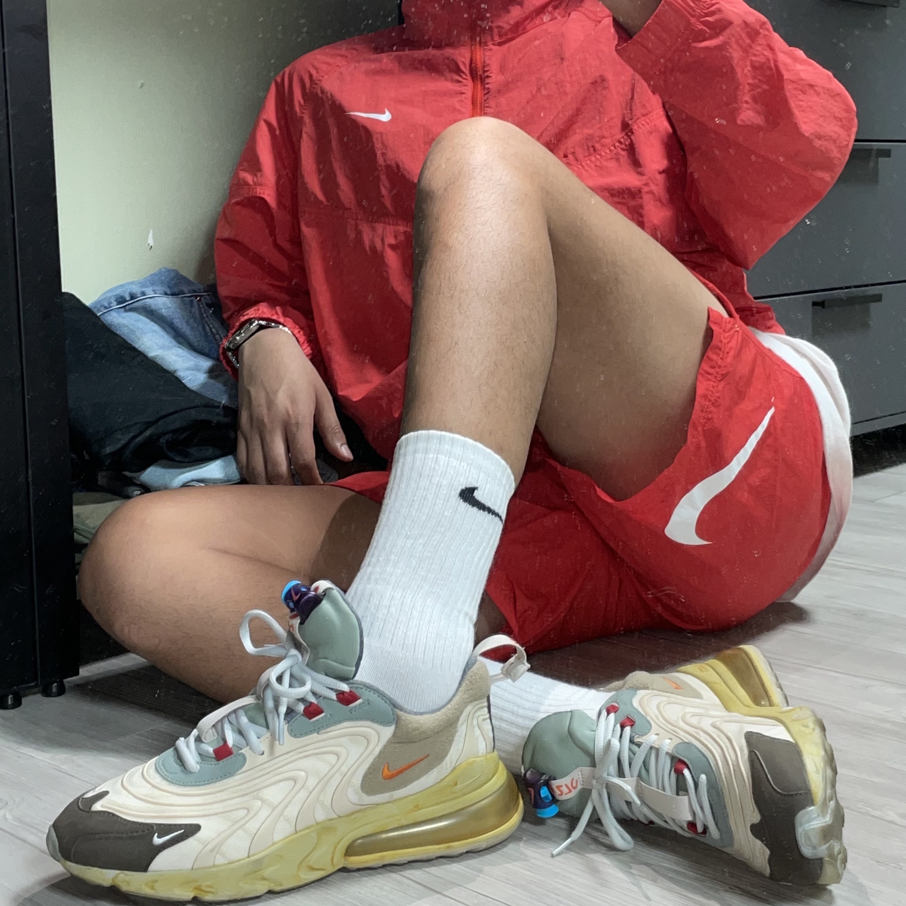 Nike x Travis Scott Air Max 270 React Cactus Trails, Nike x Stussy Water Shorts Habanero Red 착용 스타일