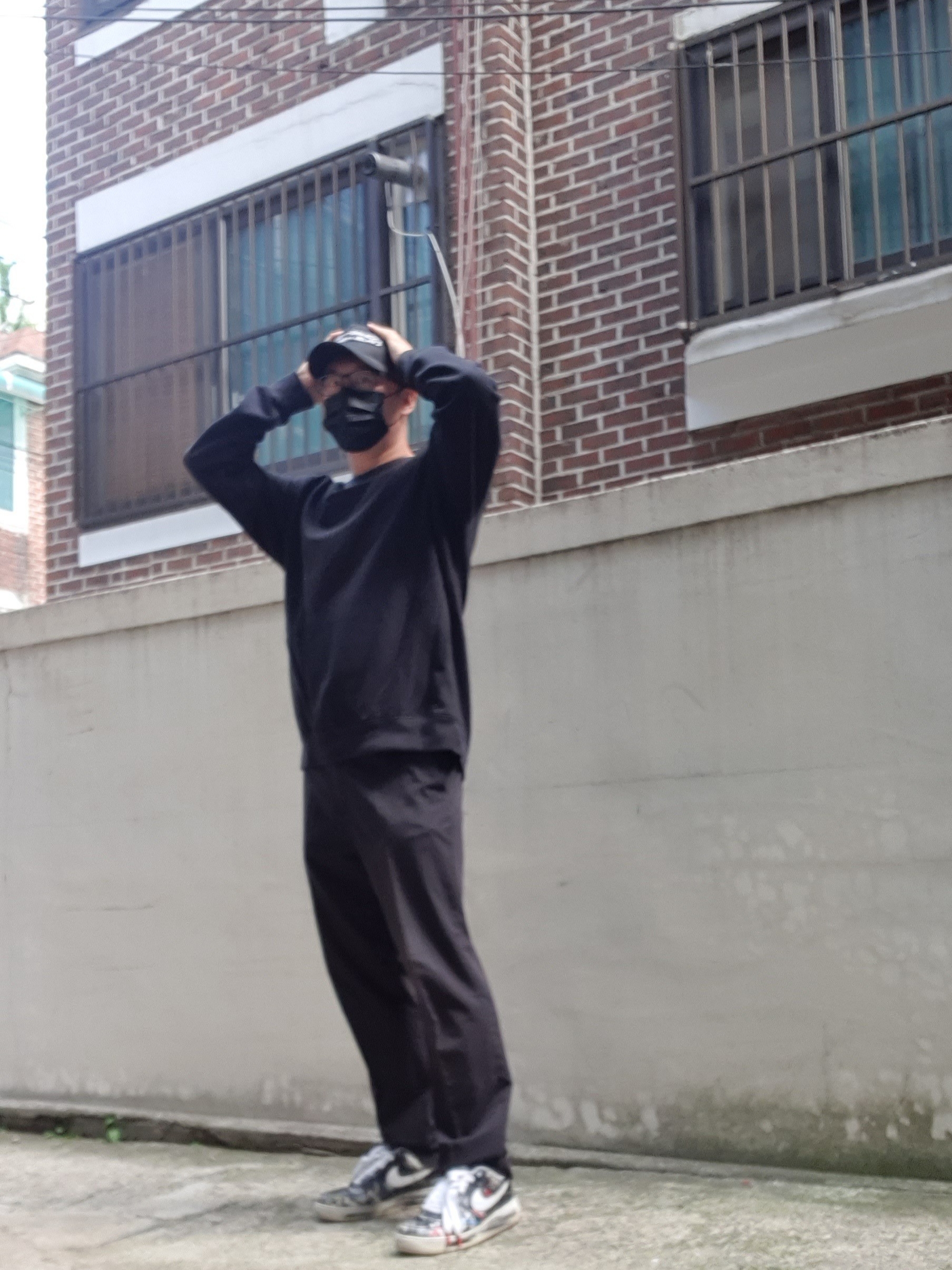 Nike x Peaceminusone Air Force 1 Low Para-Noise, Stone Island 63020 Crewneck Sweatshirt Black - 22FW 착용 스타일 - 1