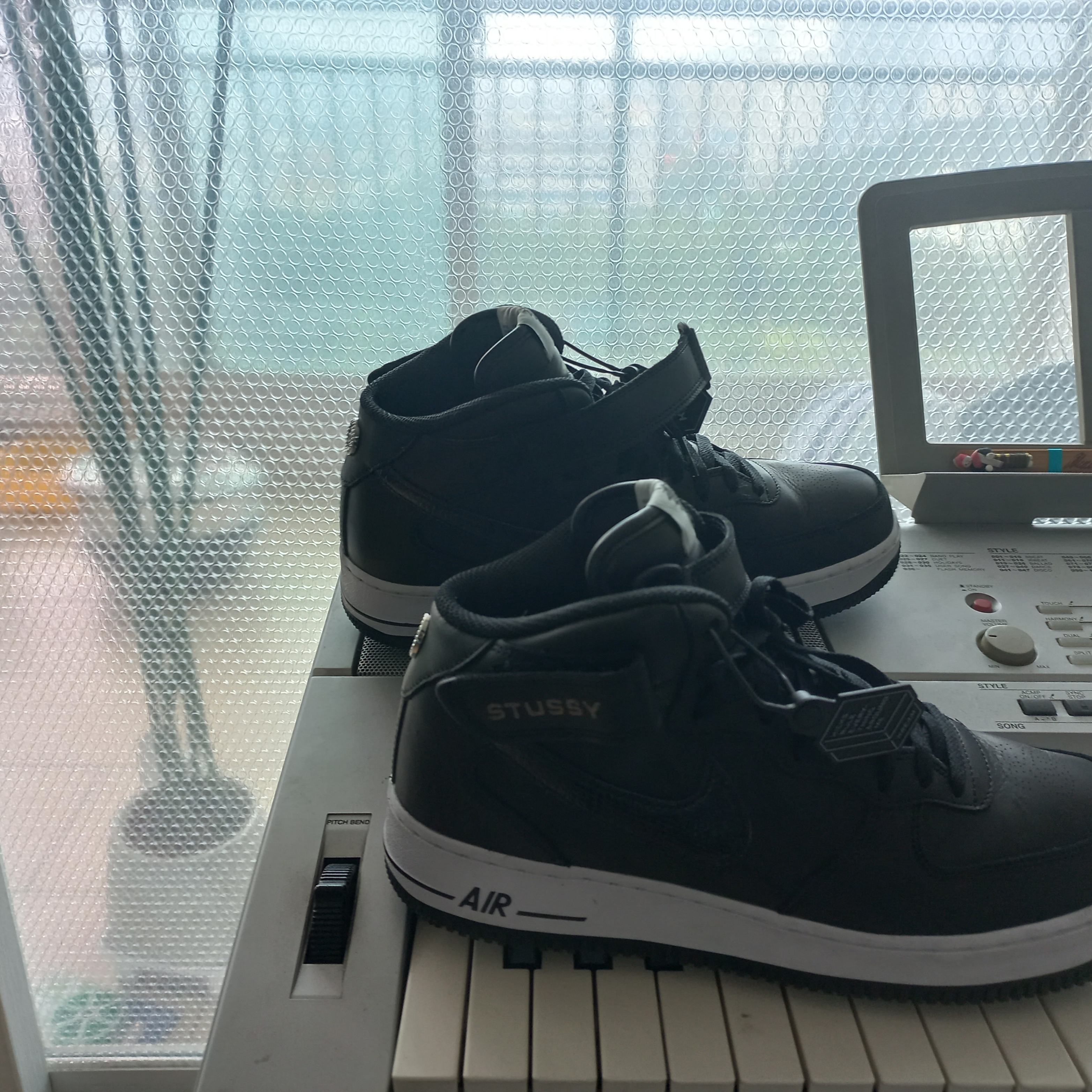 Nike x Stussy Air Force 1 '07 Mid SP Black 착용 스타일