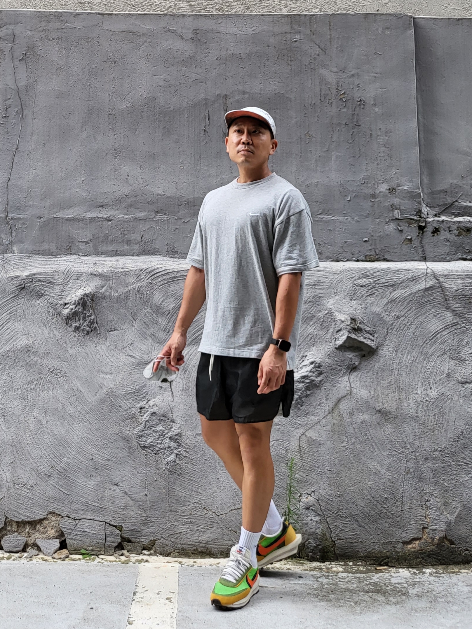 Nike NRG Solo Swoosh T-Shirt Dark Grey Heather - Asia, Nike x Sacai LDWaffle Green Multi 착용 스타일 - 1