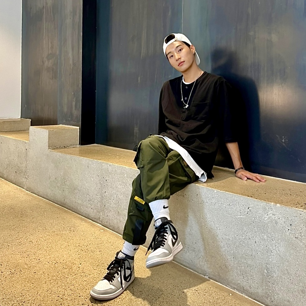 Jordan 1 Mid Light Smoke Grey Anthracite 착용 스타일
