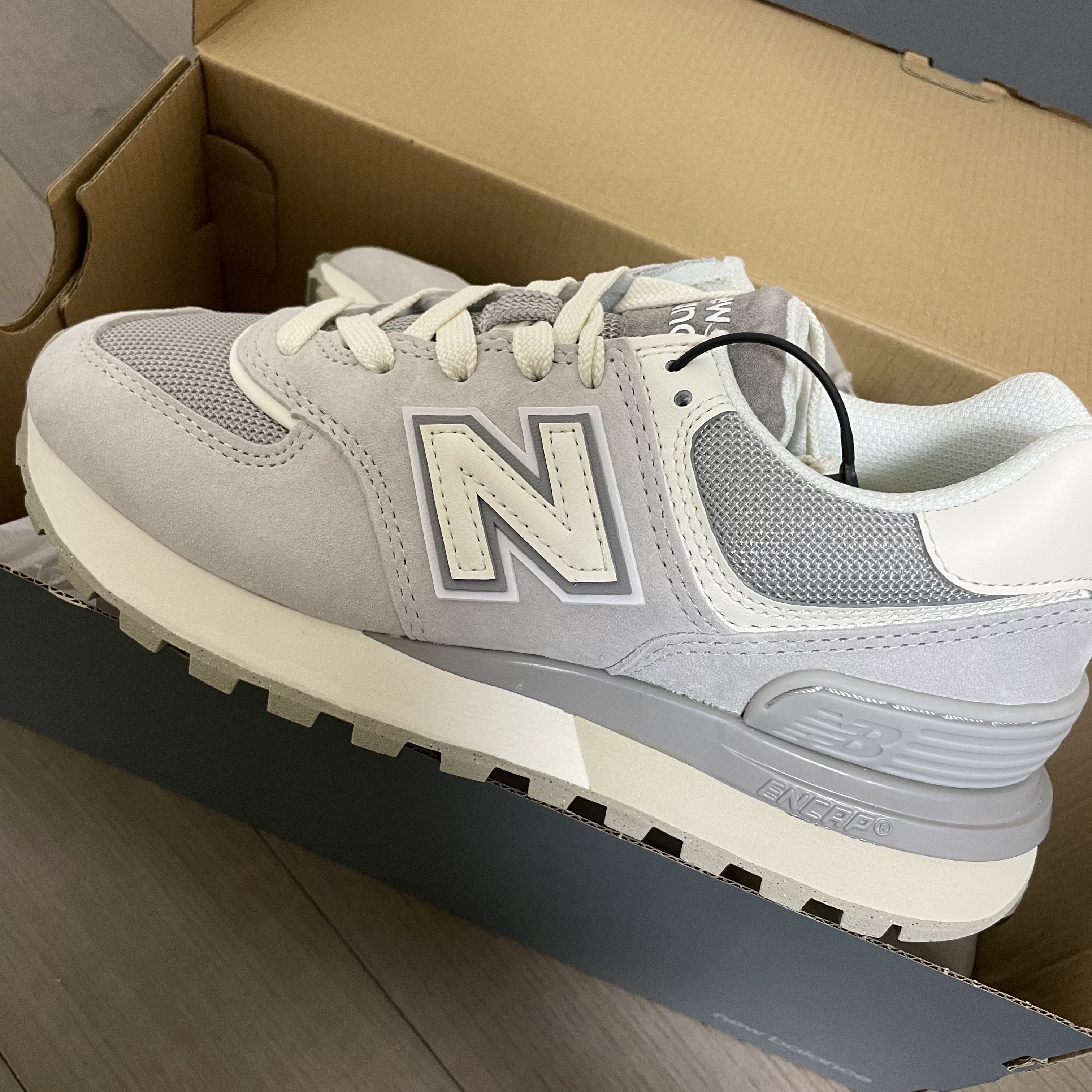 New Balance 574 Legacy Grey Sea Salt 착용 스타일 - 1