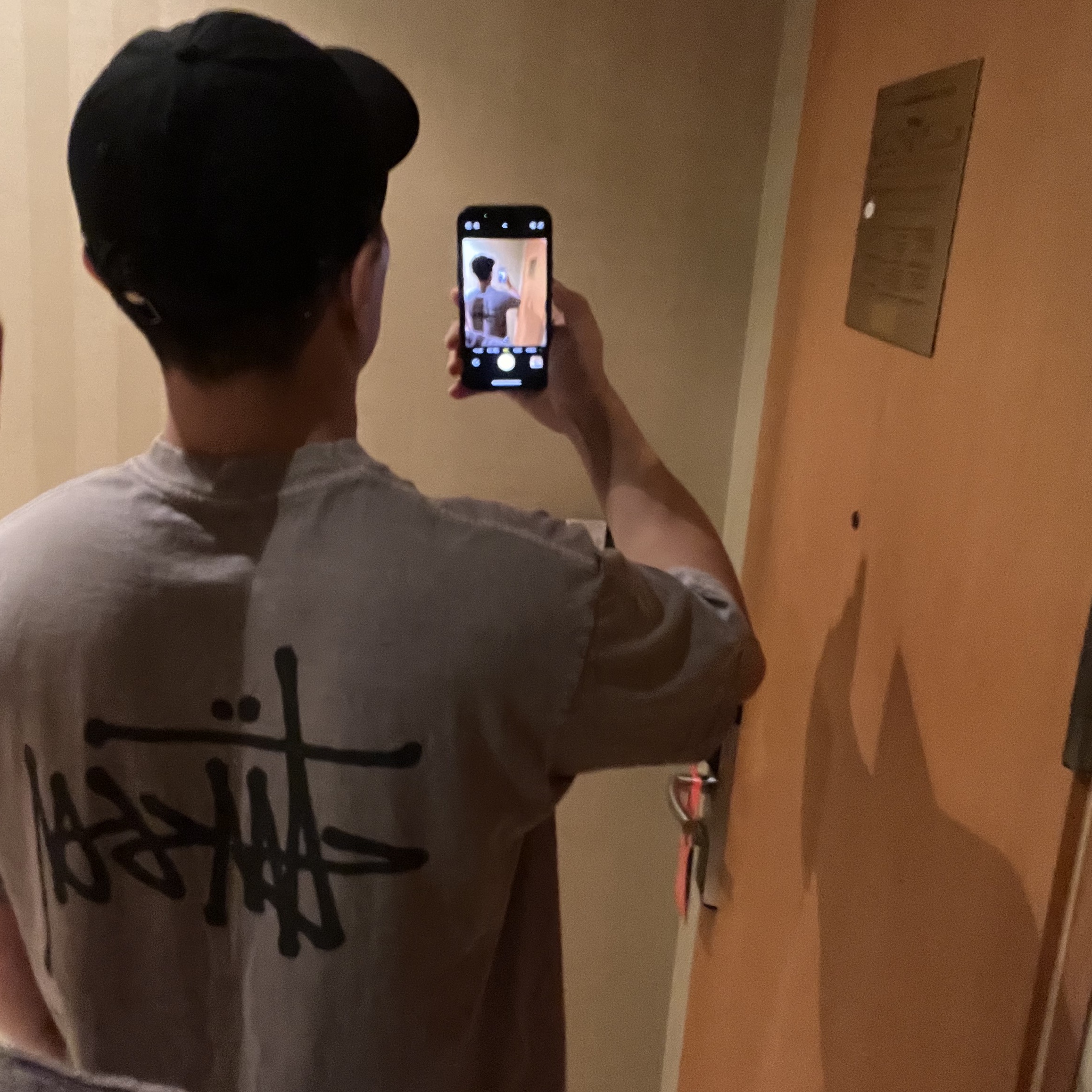 Stussy Basic Stussy Pigment Dyed T-Shirt Grey 2022, Stussy Stock Low Pro Cap Black 착용 스타일