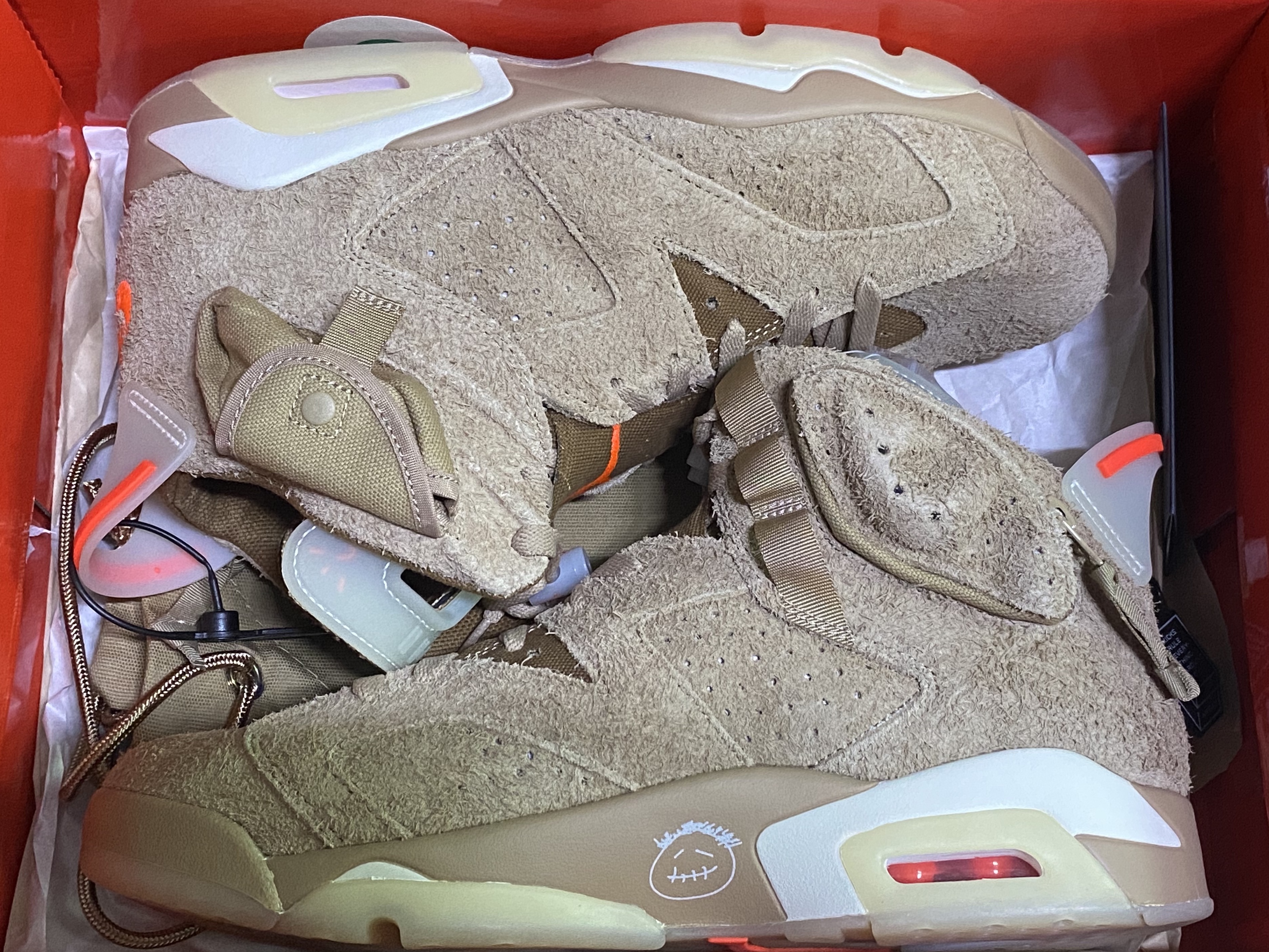 Jordan 6 x Travis Scott Retro SP British Khaki 착용 스타일