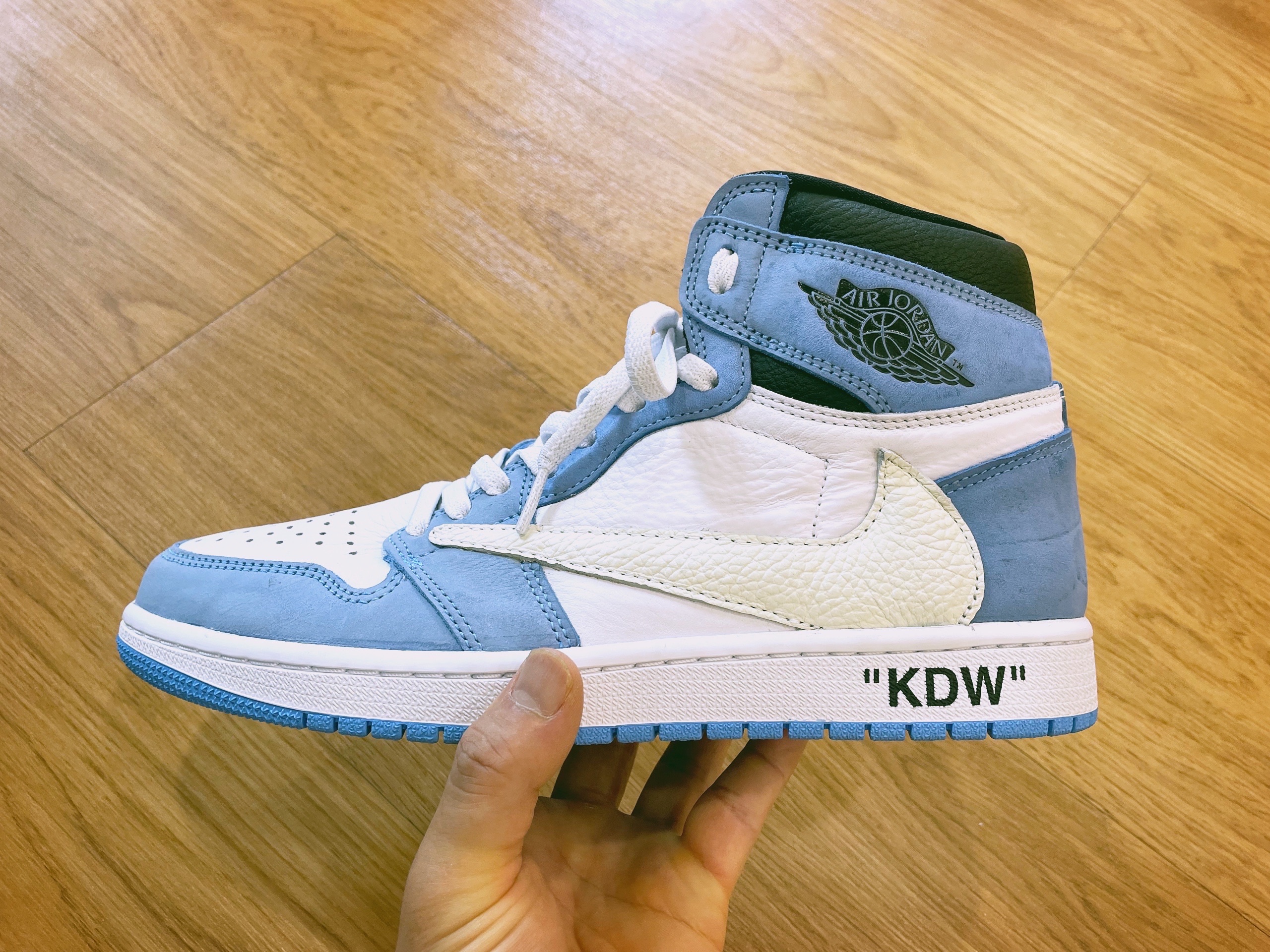 Jordan 1 Retro High OG University Blue 착용 스타일