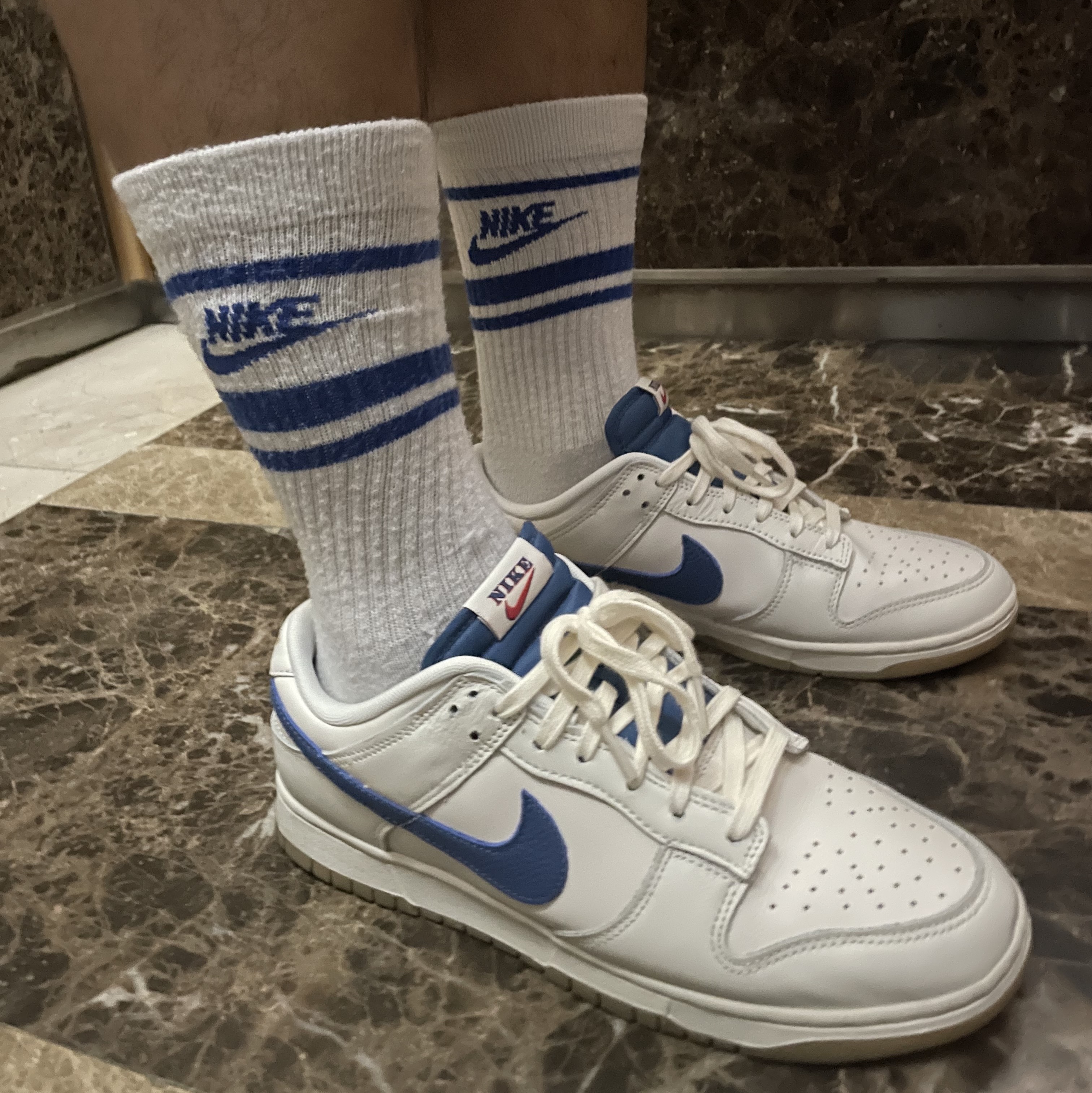 Nike Dunk Low SE Sail Dark Marina Blue, Stussy Curly S Water Shorts Black 착용 스타일 - 2