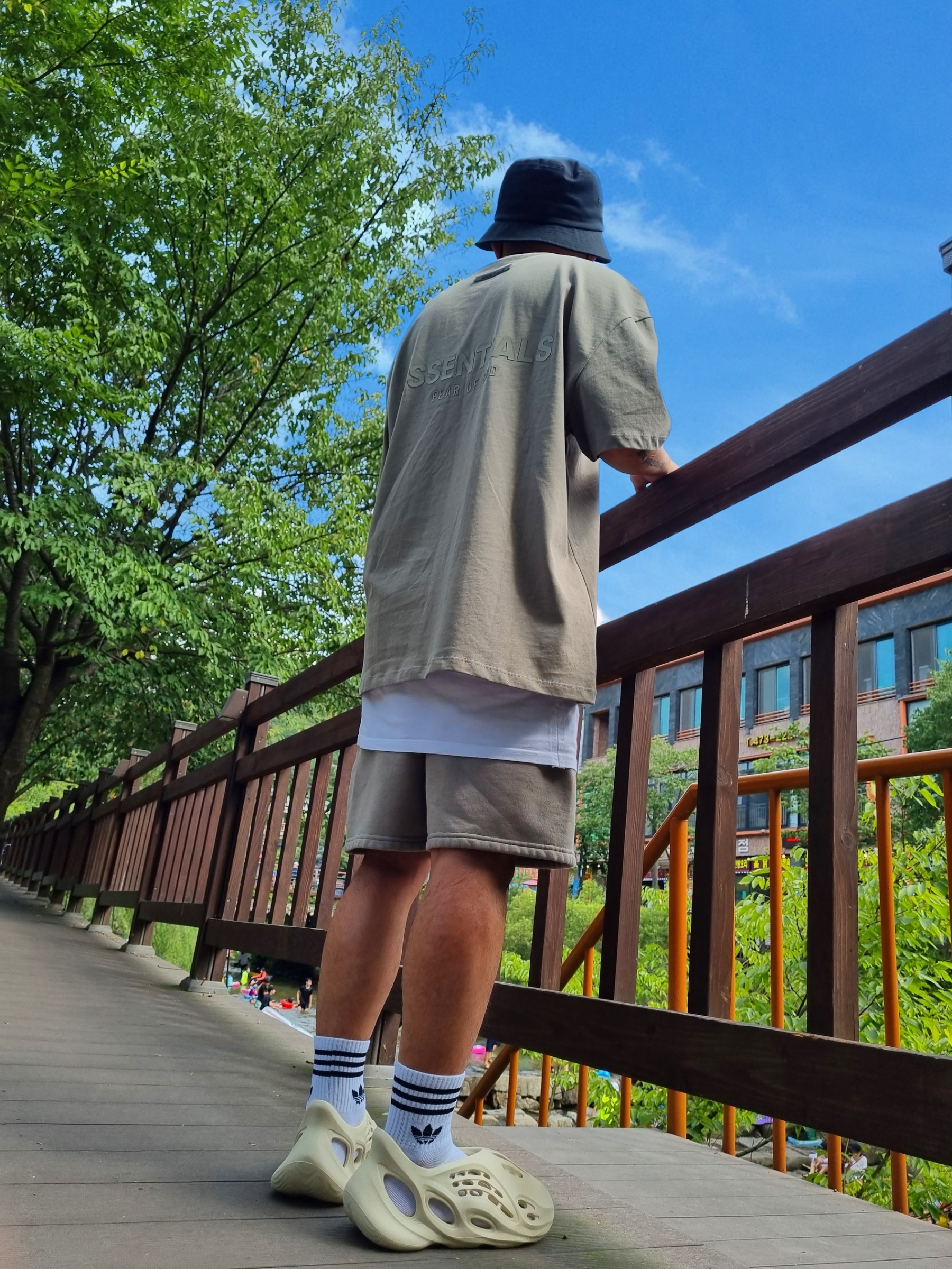 Essentials T-Shirt Moss - 21SS, Essentials Sweatshorts Moss - 21SS 착용 스타일