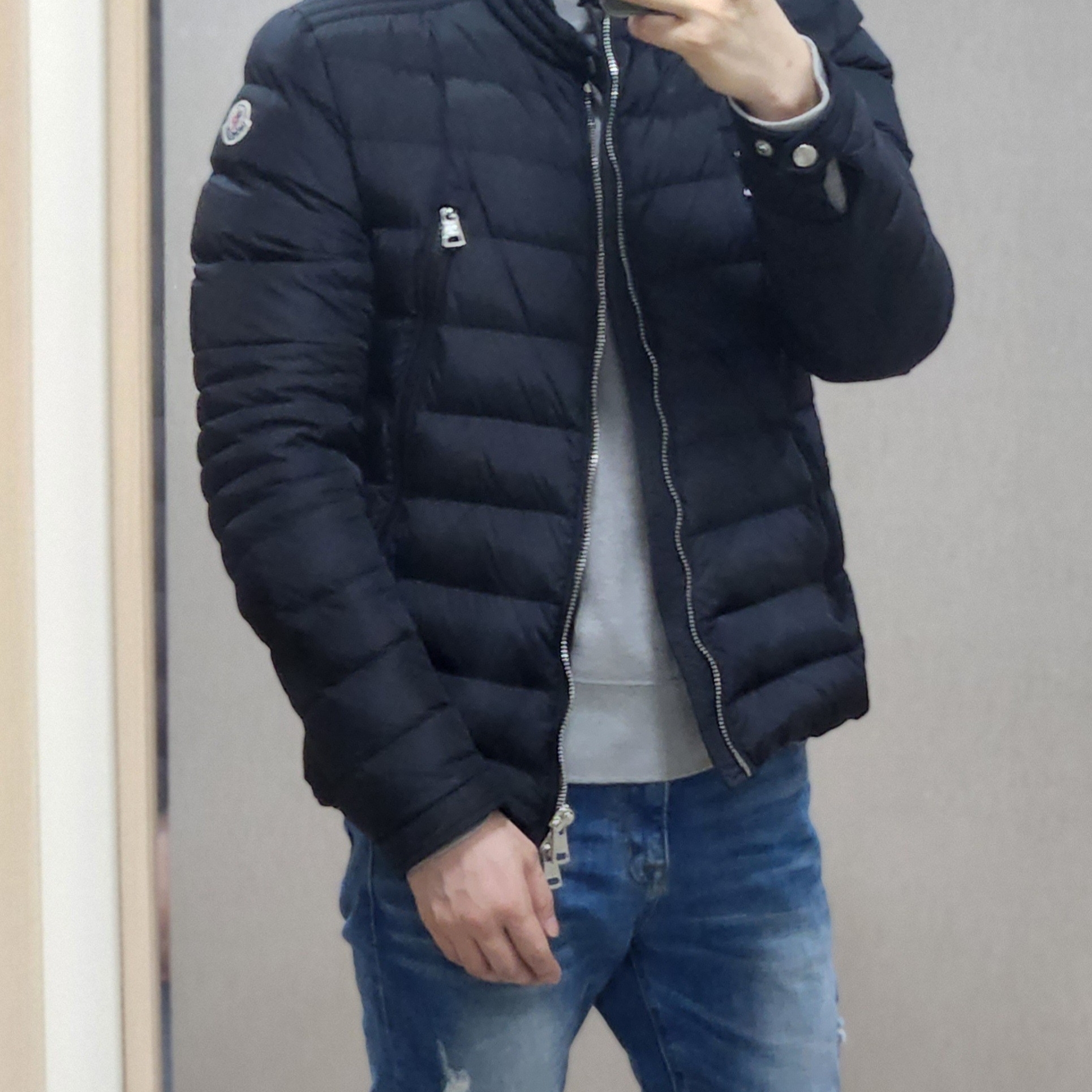 Moncler Amiot Short Down Jacket Black - 22FW 착용 스타일