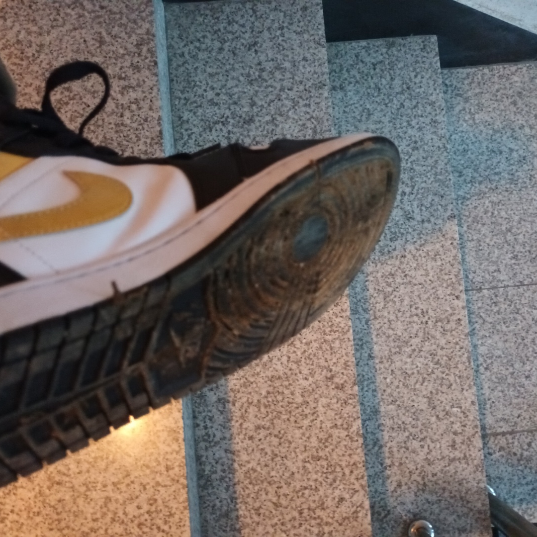 Jordan 1 Mid Pollen 착용 스타일 - 1