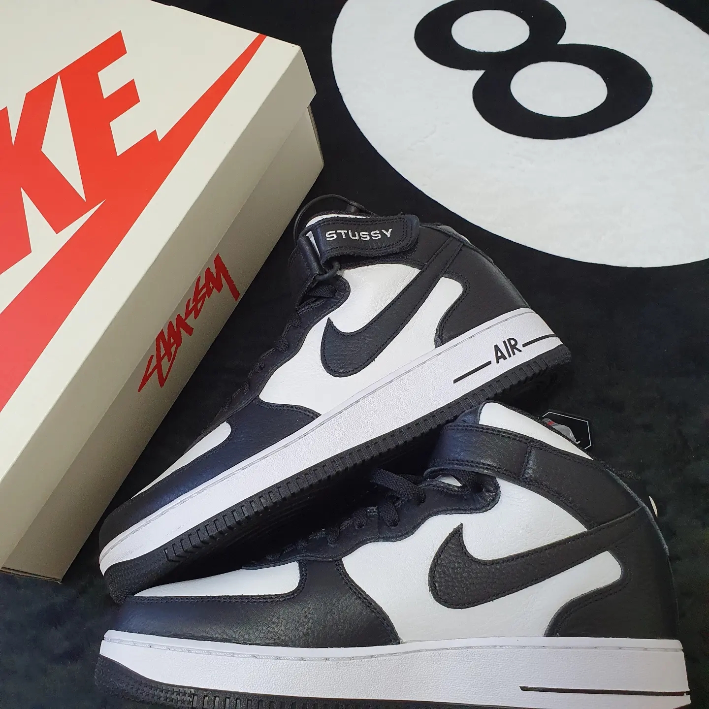 Nike x Stussy Air Force 1 '07 Mid SP Black and Light Bone 착용 스타일 - 1