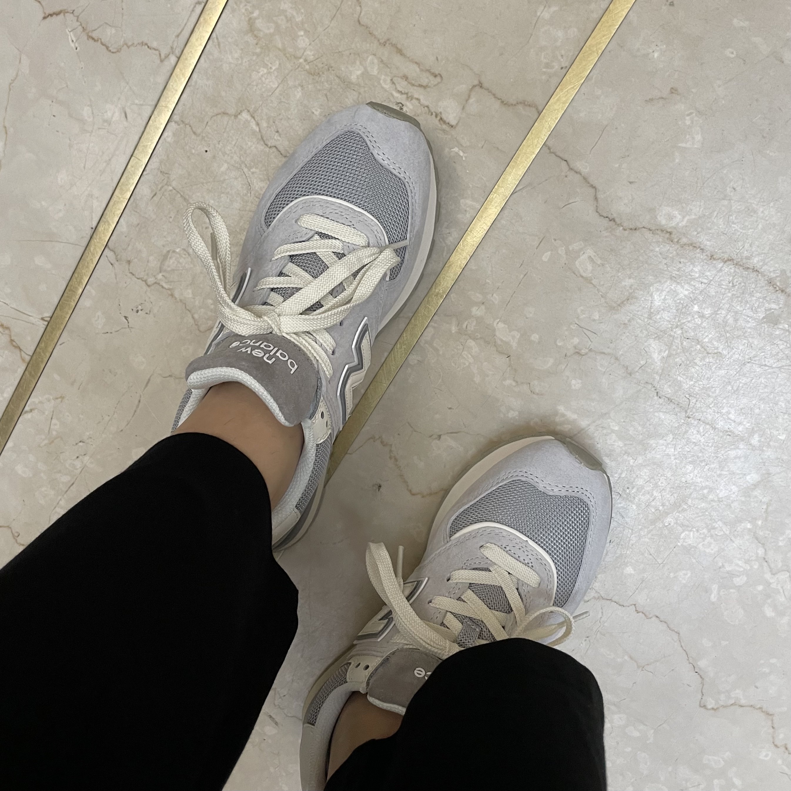 New Balance 574 Legacy Grey Sea Salt 착용 스타일 - 2