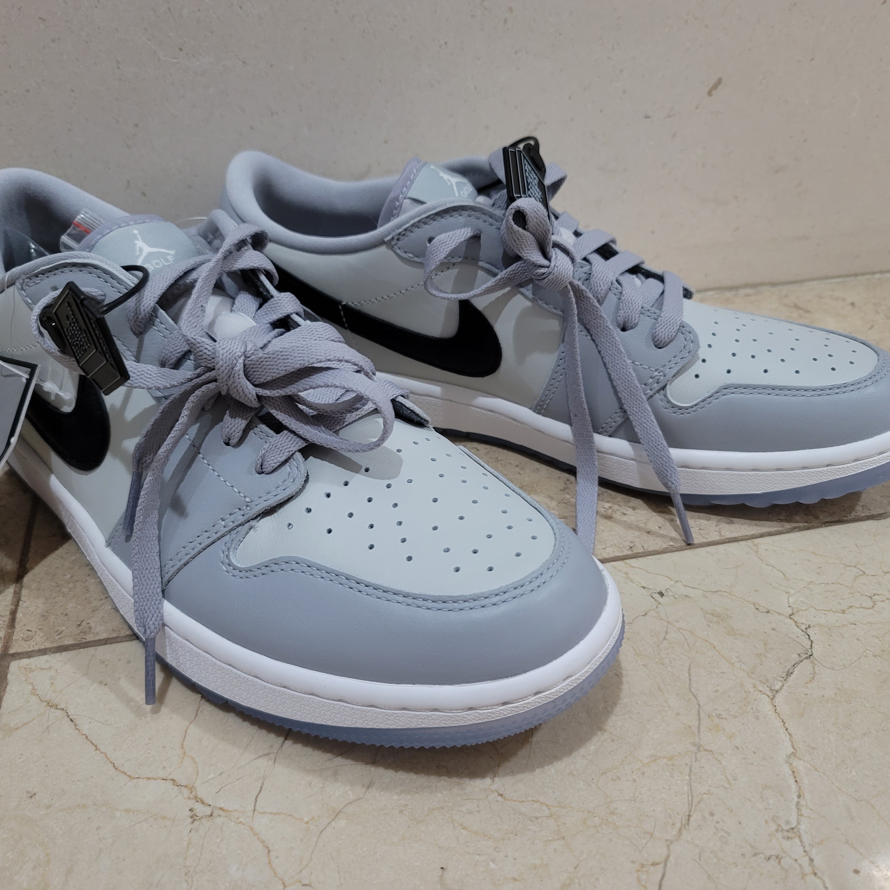 Jordan 1 Low Golf Wolf Grey 착용 스타일 - 2
