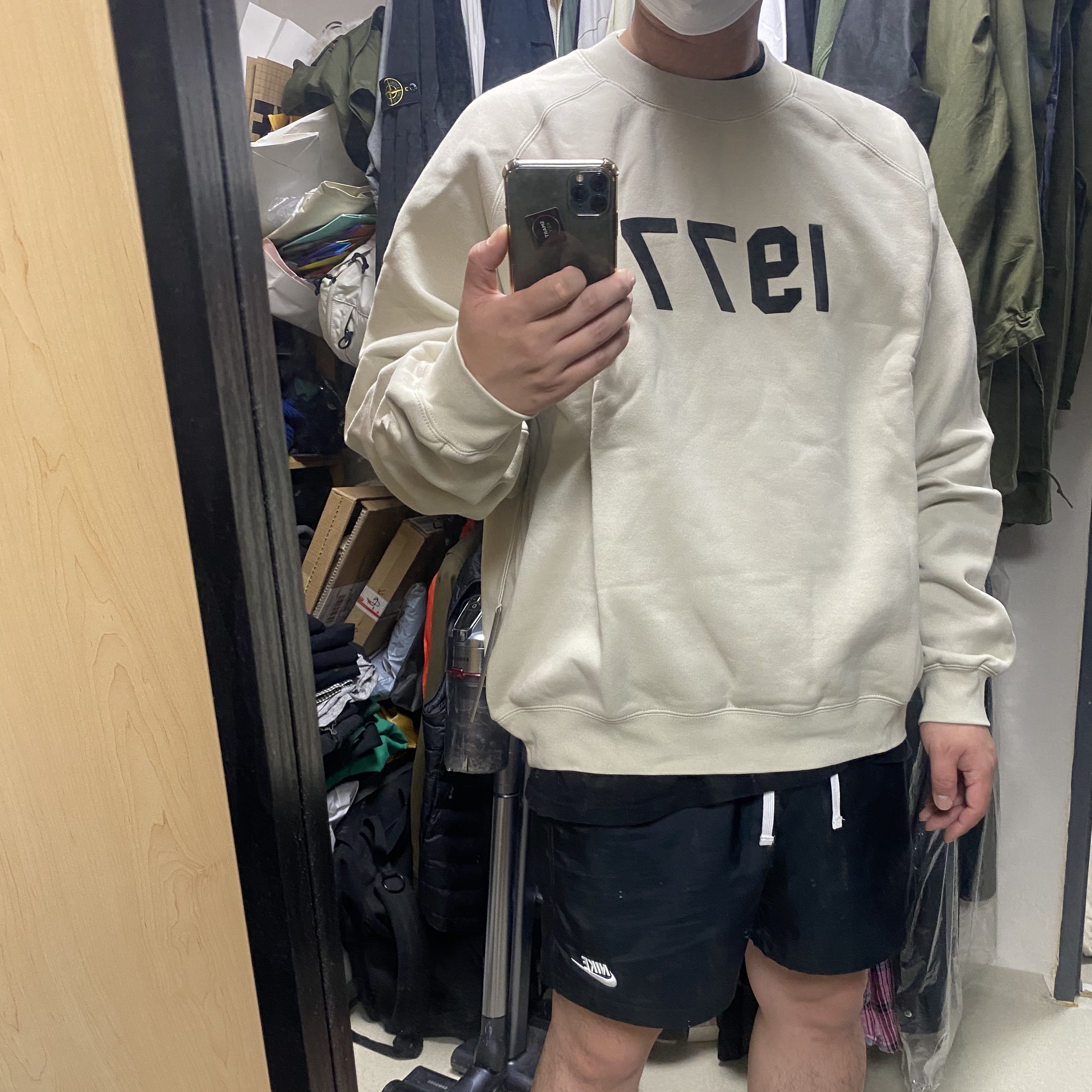 Essentials 1977 Crewneck Sweatshirt Wheat - 22SS 착용 스타일
