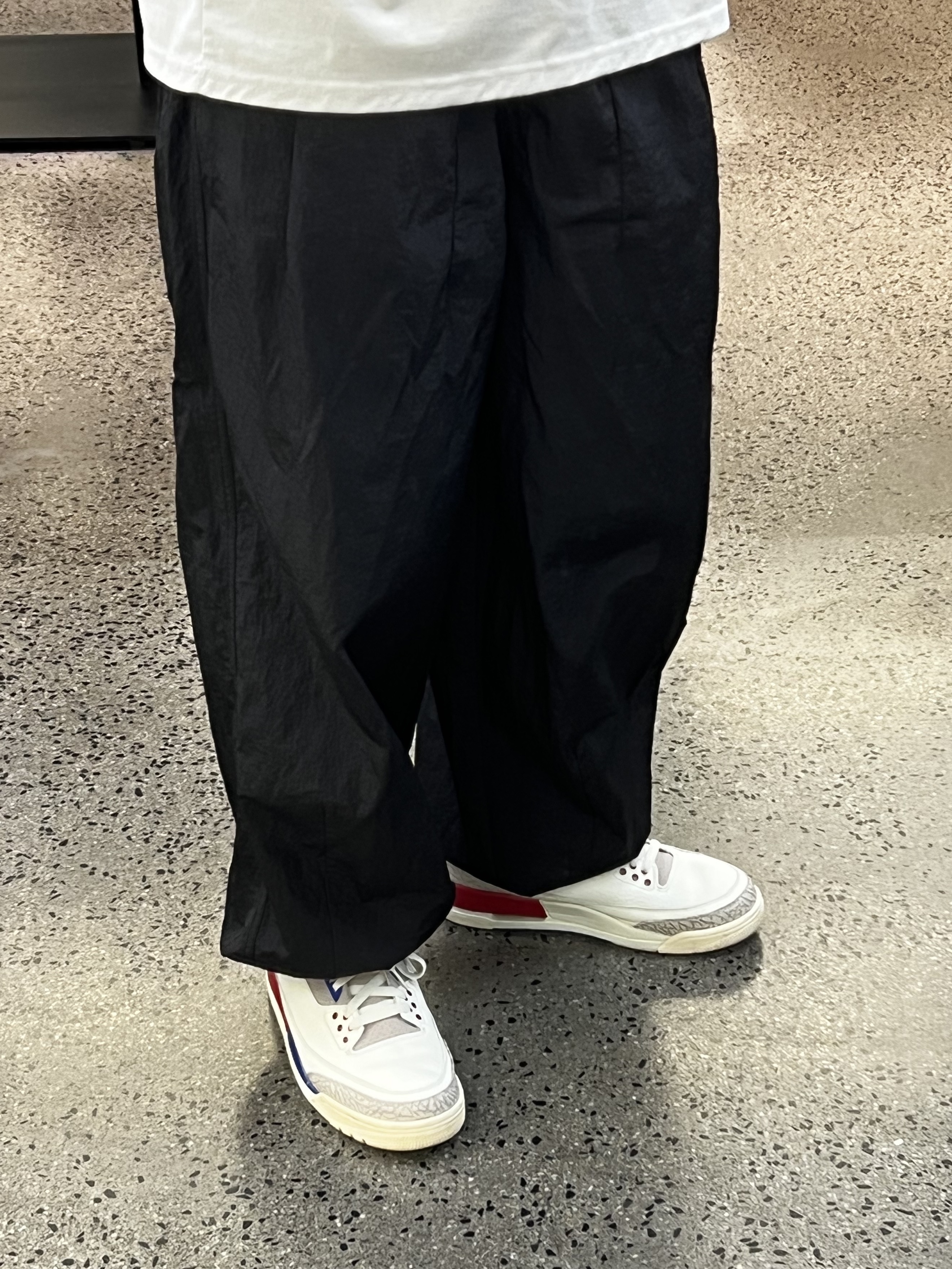 Jordan 3 Retro International Flight, Ader Error x Eastpak Up-Down Sling Black 착용 스타일 - 1