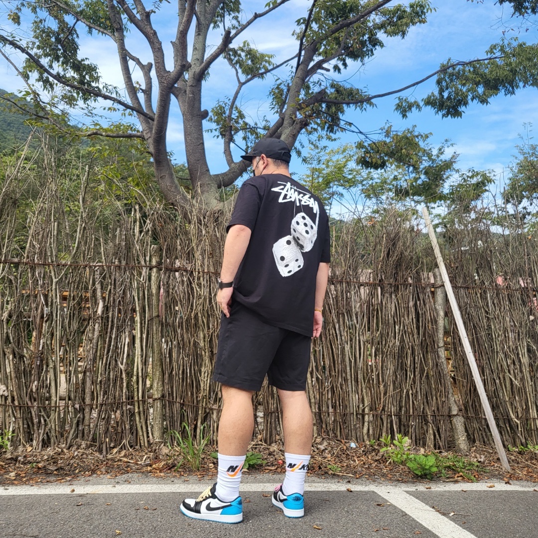 Jordan 1 Retro Low OG Black and Dark Powder Blue, Stussy Fuzzy Dice T-Shirt Black 착용 스타일