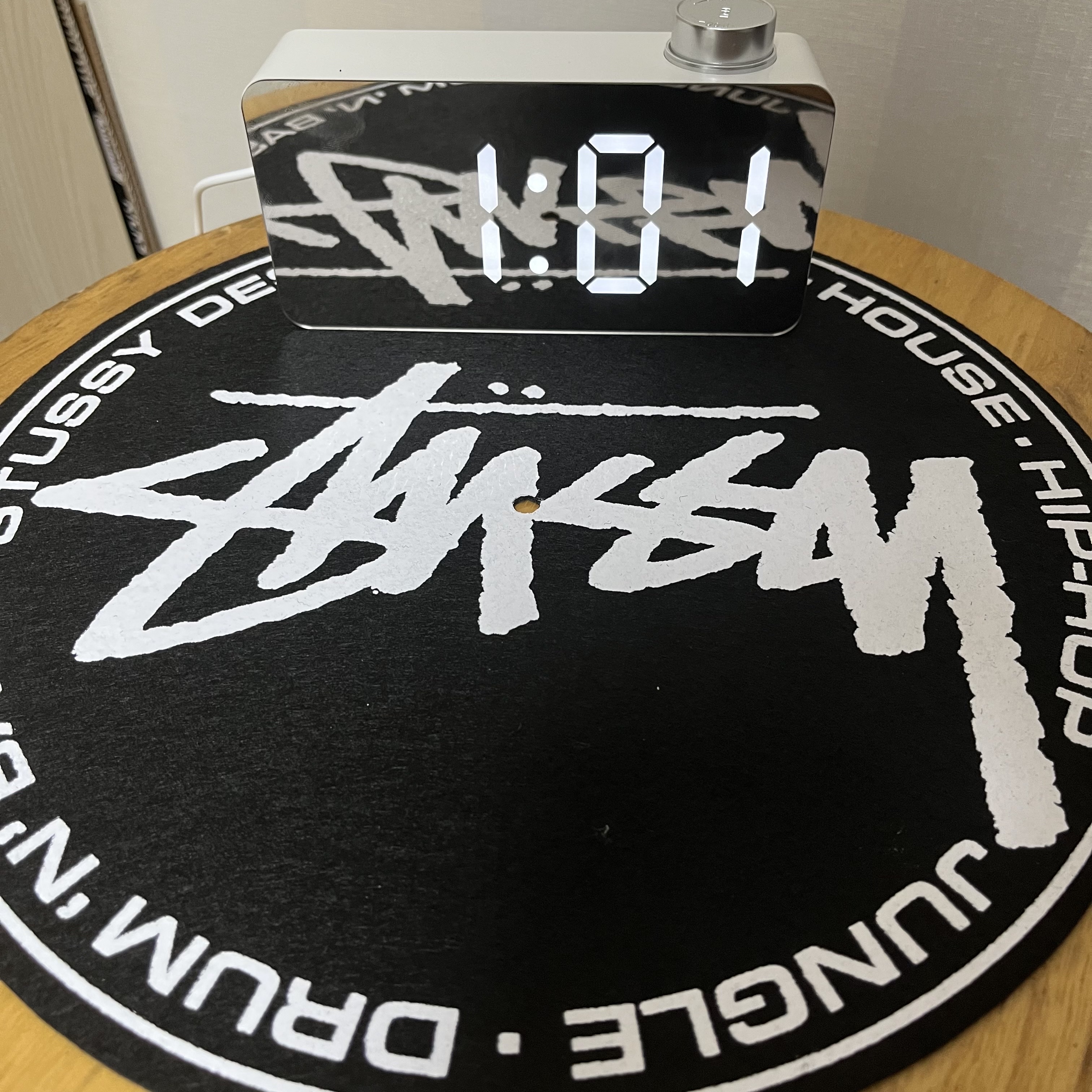 Stussy 12 Inch Post Modern Slipmats (2 Pack) 착용 스타일
