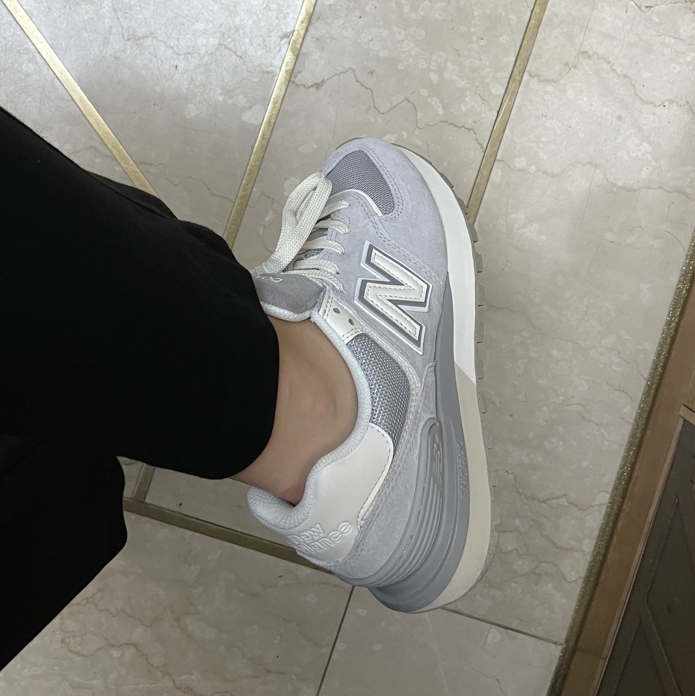 New Balance 574 Legacy Grey Sea Salt 착용 스타일 - 3