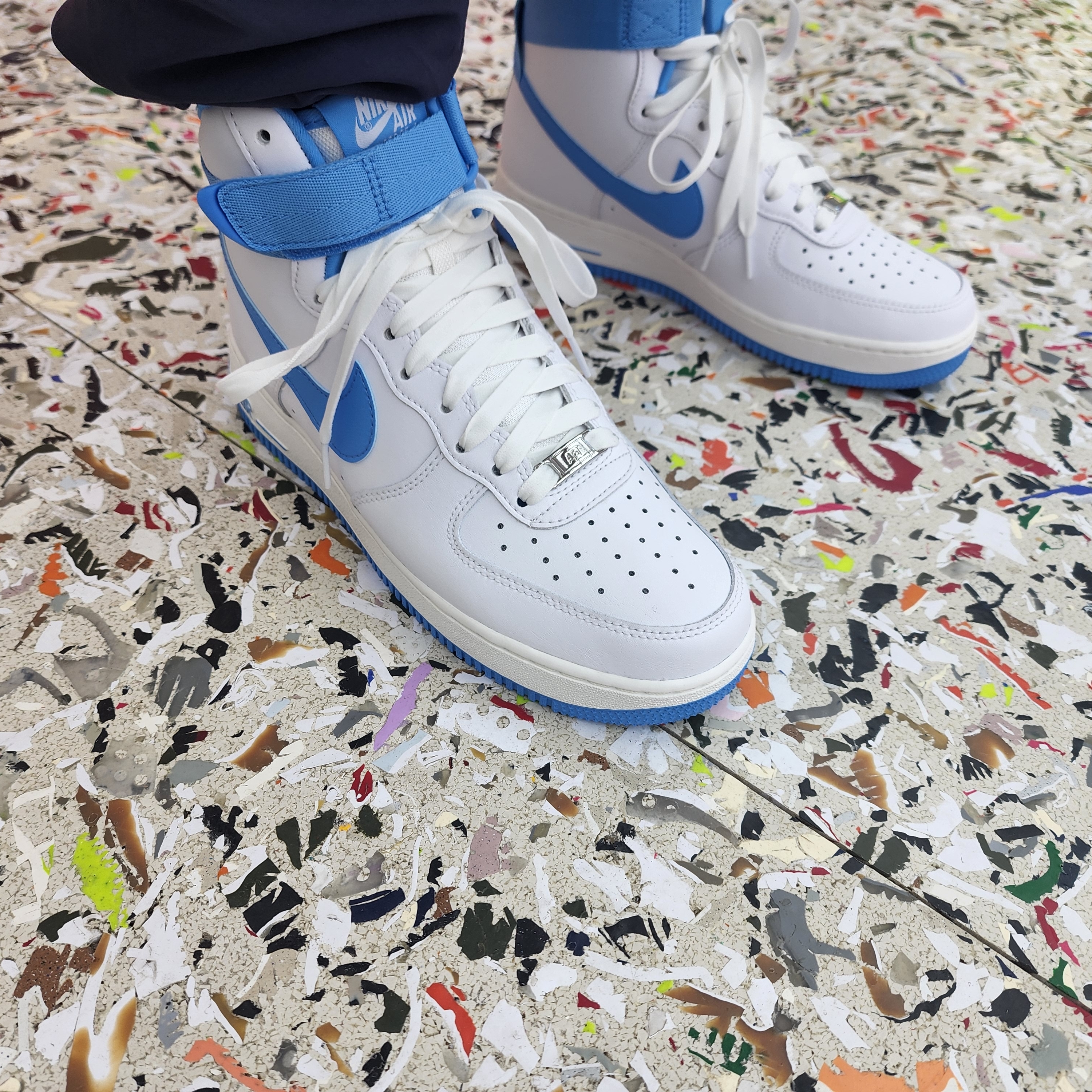 (W) Nike Air Force 1 High OG QS University Blue 착용 스타일