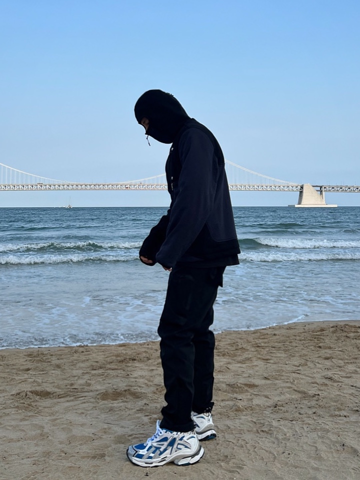 Balenciaga Runner Sneakers Blue White, Undermycar Marshall Chest Pocket Balaclava Zip-Up Night Shadow Blue - 22SS 착용 스타일