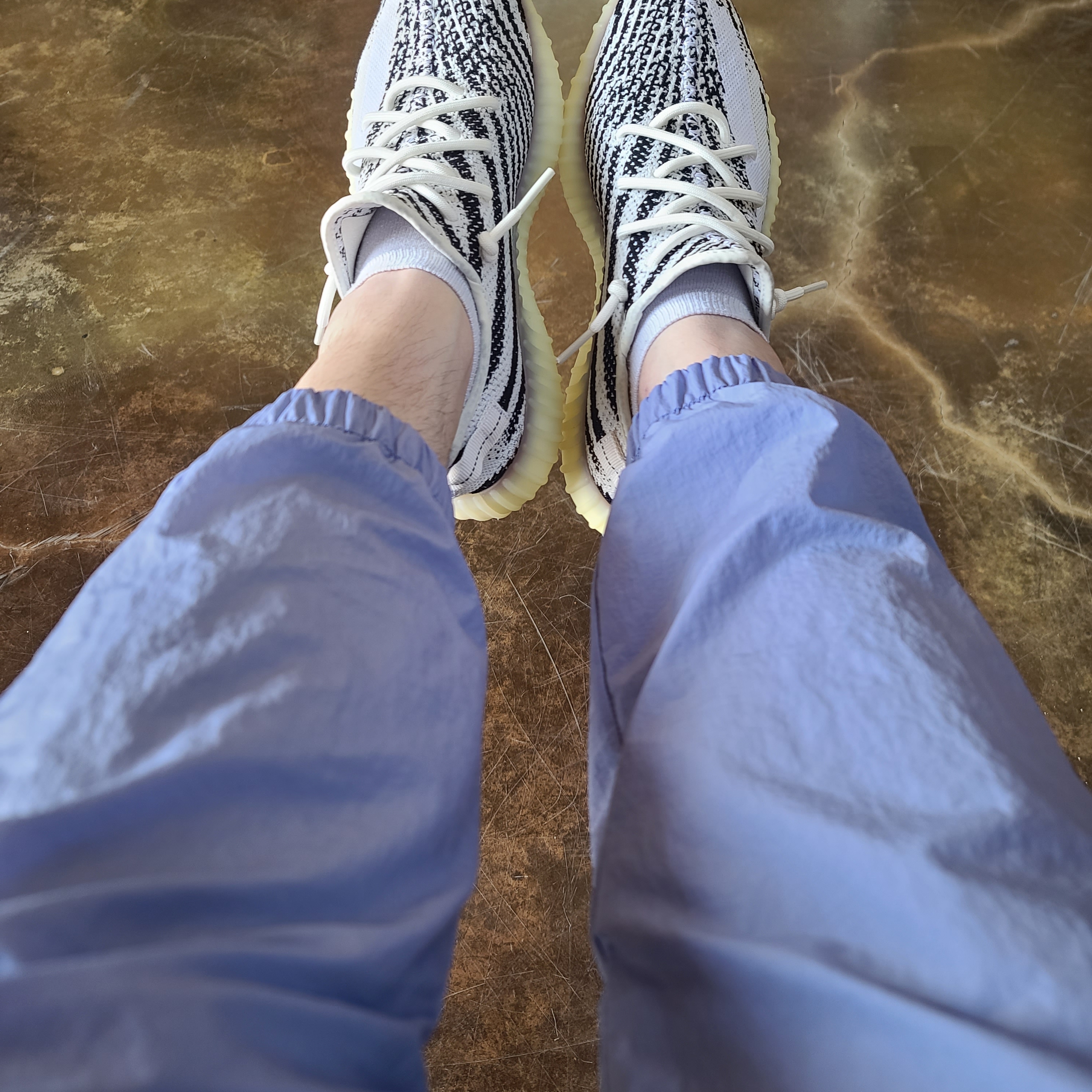 Adidas Yeezy Boost 350 V2 Zebra 2017/2019/2020 착용 스타일