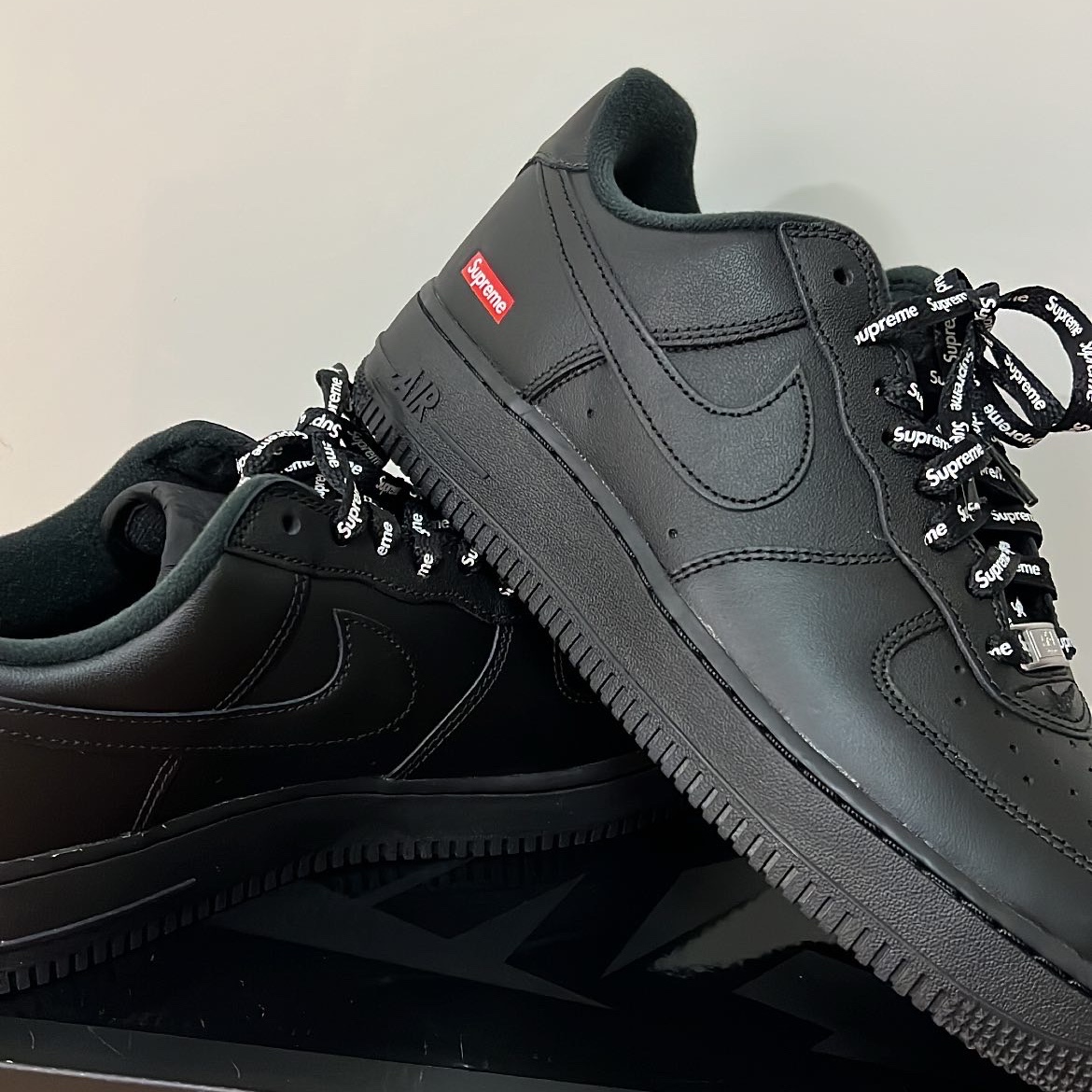 Nike x Supreme Air Force 1 Low Black 착용 스타일